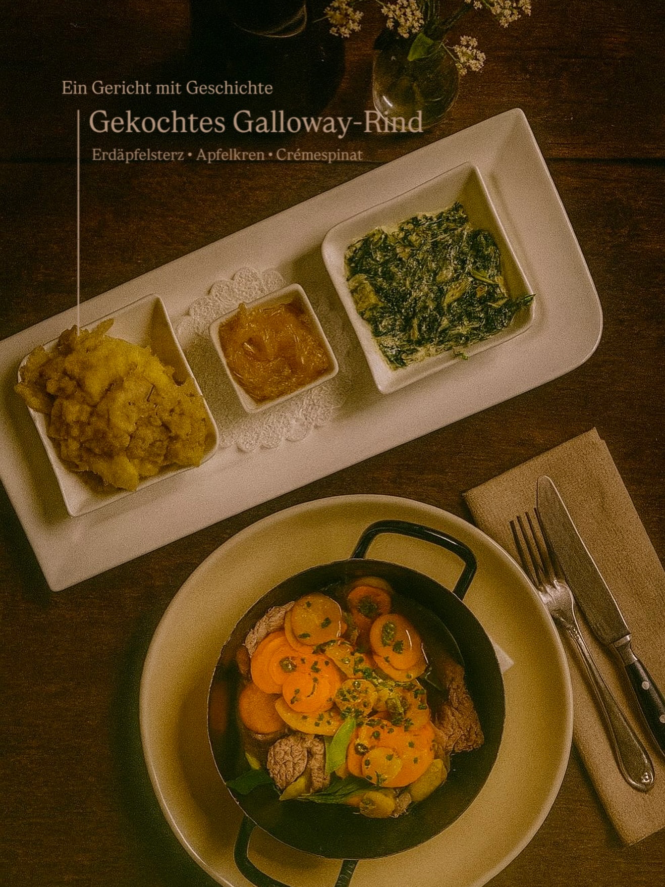 🥣 🥩 🥕 Gekochtes Galloway-Rind – ein Gericht, das schon Kaiser überzeugte.
Sanft gegartes Galloway-Rind, serviert in feiner Bouillon, dazu Erdäpfel-Sterz, Crémespinat und ein ordentlicher Löffel Apfelkren.
Ein Klassiker, der wärmt, nährt und verbindet – wie aus dem Sonntagskochbuch der Großmutter.
💡 Übrigens: Gekochtes Rindfleisch galt im alten Wien als Sonntagsmahl schlechthin – und fehlte bei keinem offiziellen Empfang der k.u.k. Monarchie.
Kaiser Franz Joseph ließ es sich regelmäßig servieren – bevorzugt mit Apfelkren und Schnittlauchsauce.
Tut es dem Kaiser gleich – und gönnt euch eine Portion dieses zeitlosen Klassikers. ☝️😌👑
#gekochtesrind #gallowayrind #rinderwochen #kaiserlichgut #hausgemacht #wienerklassiker #kleinepost #apfelkren #herbstküche