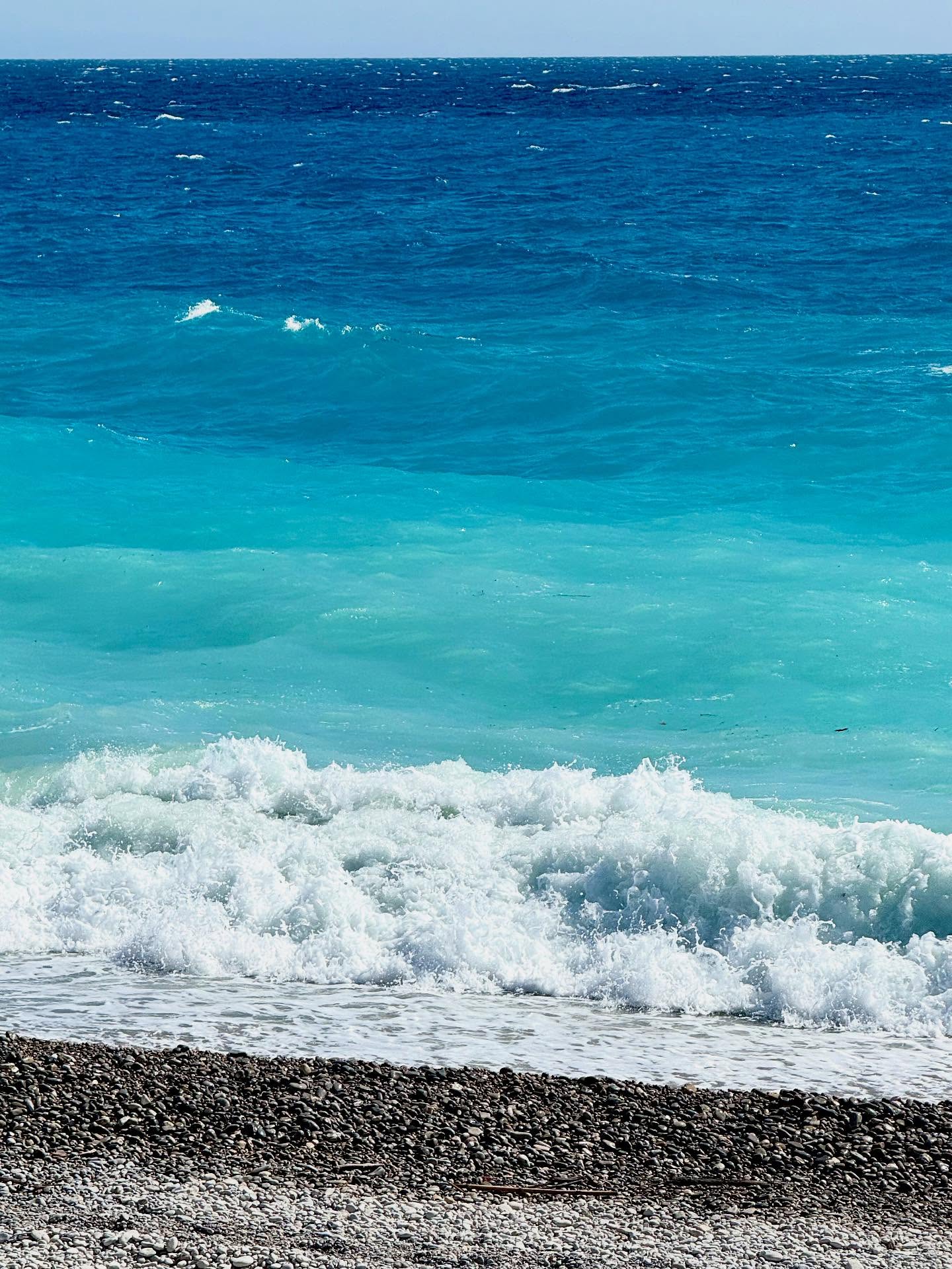 Having the blues #nice #nicefrance #nicecotedazur #nicefrance🇫🇷❤️ #nicefranceriviera #frenchrivieralife #frenchriviera🇫🇷 #mediterranean #mediterranée #retireandtravel #retireandenjoylife #france🇫🇷 #visitnice #ilovenice❤️ #cotedazurfrance #niceislove #travelbloggers #travelblog #travelblogging @visitcotedazur