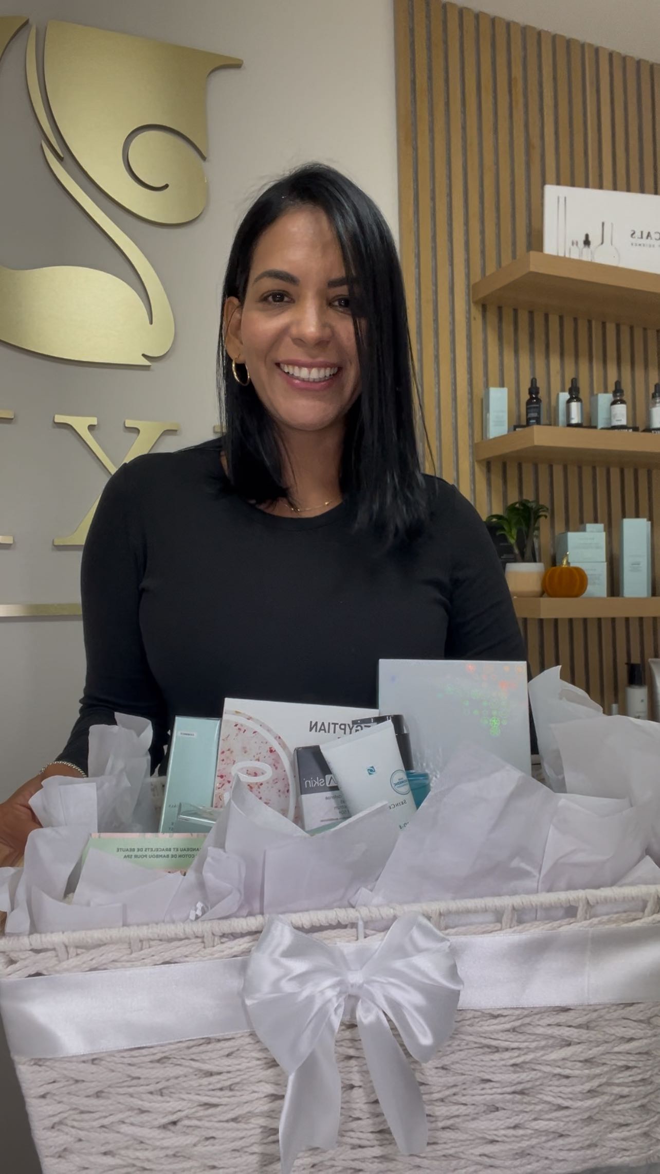 🎉 Exciting giveaway alert! 🎉 I’m thrilled to present a beautiful basket valued at $2,500, filled with VIP SkinCeuticals products and special services. Want to enter? It’s super simple: just purchase any product or service over $200 to automatically be entered.
The lovely decoration was done by @creacionesconamorbyhelen . Don’t miss your chance to win! The lucky winner will be announced on December 1st. 🌟✨
#Giveaway #SkinCeuticals #Beauty