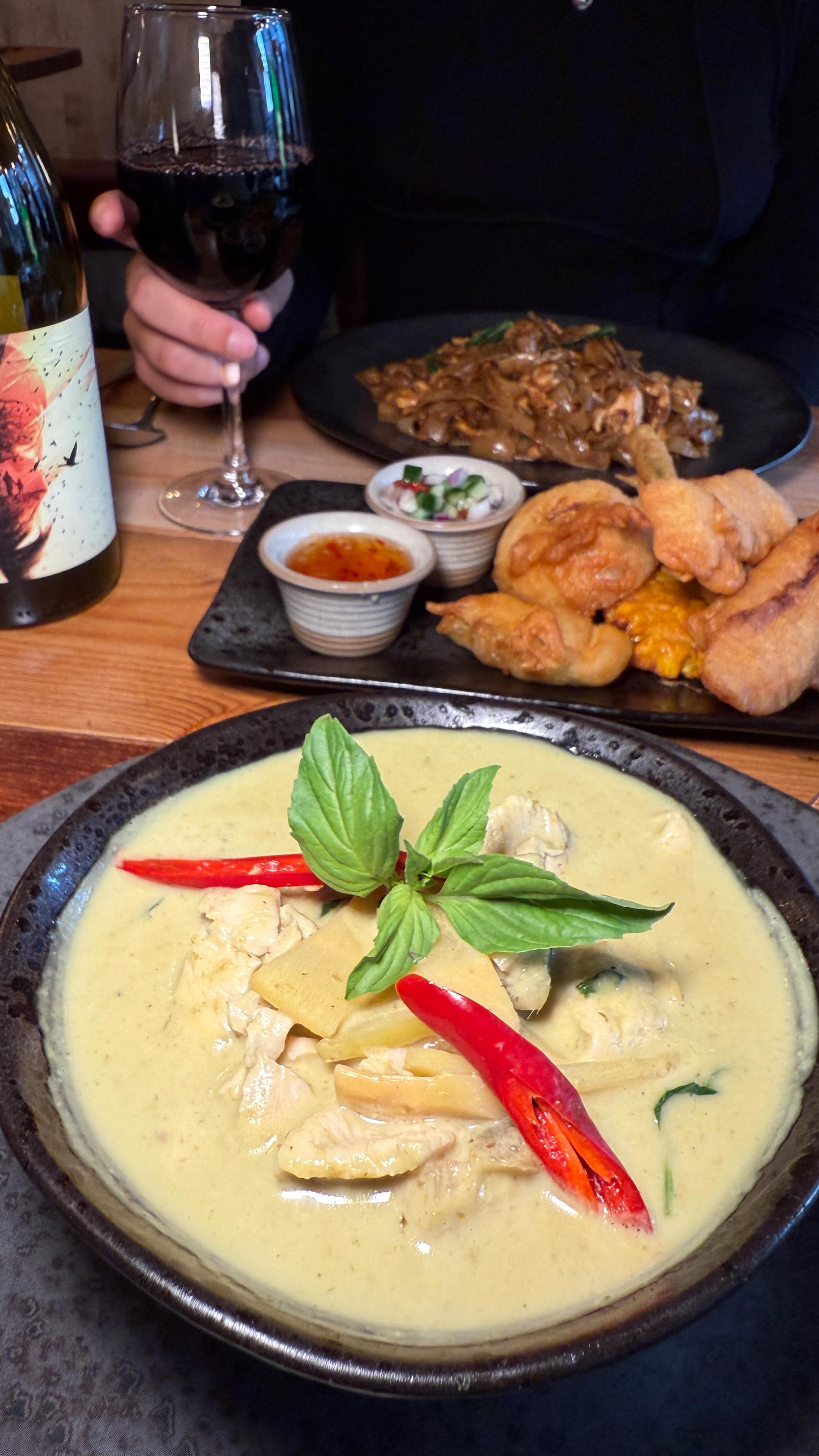 Do you pour the curry all over your rice? 🌿
Noks Thai Green Curry - a popular dish for a reason 👌
To book a table at Noks please use the link in our bio 🔗
#thaifood #noksthaistreetfood #thaistreetfood #manchesterfood #bramhall #stockport