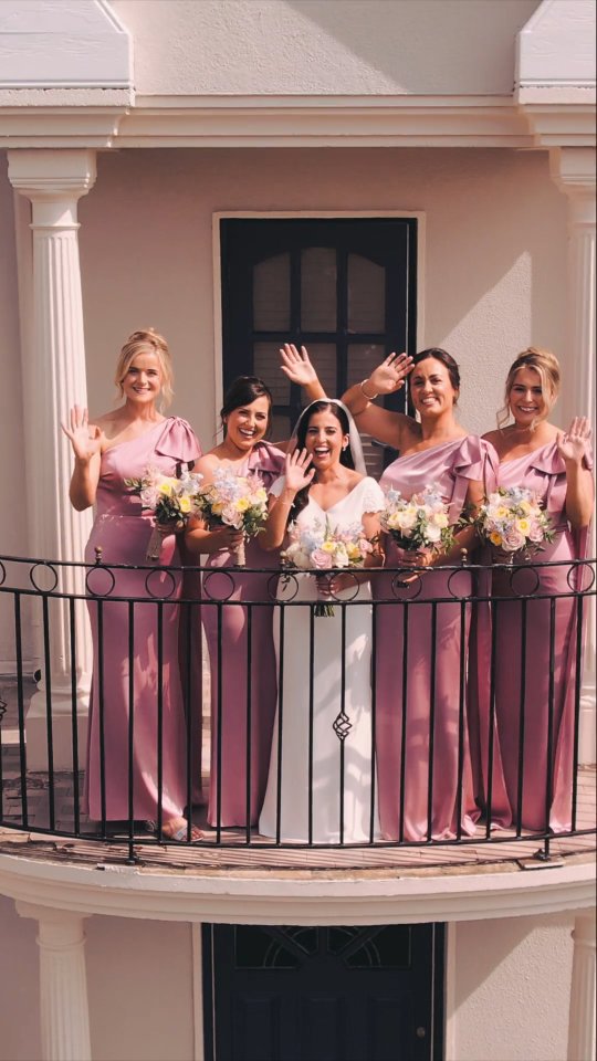 Sinéad and Jamie were an absolute blast to spend the day with - and working alongside Gary Barrett is also a recipe for craic 😁
Thanks for a class day and some great laughs - and a special congratulations on such a lovely wedding celebration 🥰
@sineadcol
#lovestruckfilms #irishwedding #irishweddingvideographer #weddinginspo #galwayvideographer
Film @lovestruck.films
Photo @garybarrettphotography
Church #clarinbridge
Church music @claireigoeweddingmusic
MUA @epiluxe_clinic @by_cailiosamurray
Hair @natalieobrienbridalhair
Band @seanslatteryandtheconnections
Cake @carolinecreatescakes
Flowers @flowersbybreda
Dress @aibheil_of_adare @pronovias
Hotel @galwaybayhotel