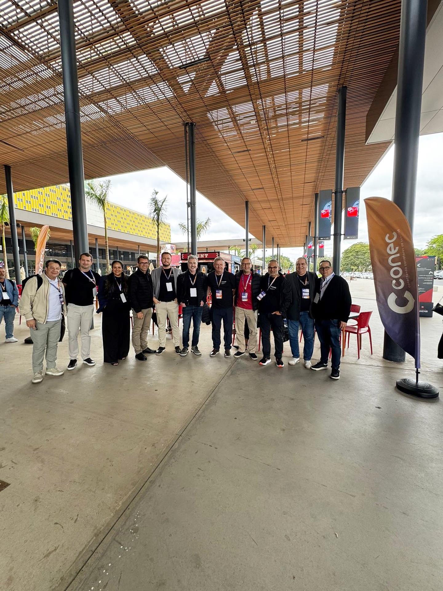 A equipe da Zag marcou presença no CONEC, um dos maiores encontros do setor de seguros do Brasil.
Um momento especial ao lado de grandes lideranças: Diogo Arndt, proprietário da Lojacor, e Murilo Riedel, CEO do Grupo GC.
Seguimos firmes no nosso propósito de inovar e fortalecer o mercado, sempre com pessoas cuidando de pessoas. 💙🧡