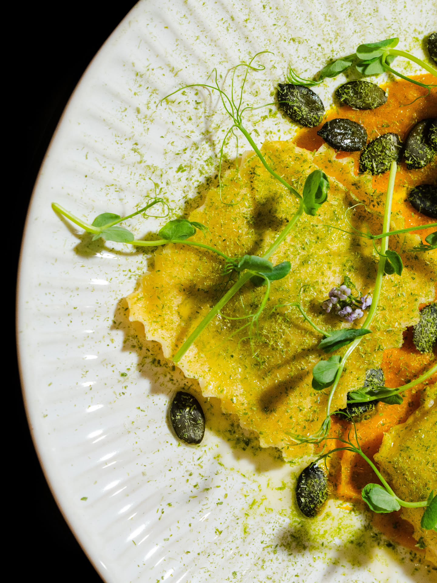 Ravioles ricotta et champignons, crème de potimarron rôtie, graines de courge torréfiées, huile de noisette
#lausanne #restaurantlausanne #gastronomie #lausannefood #ınstafood #lausannetourisme #foodlover