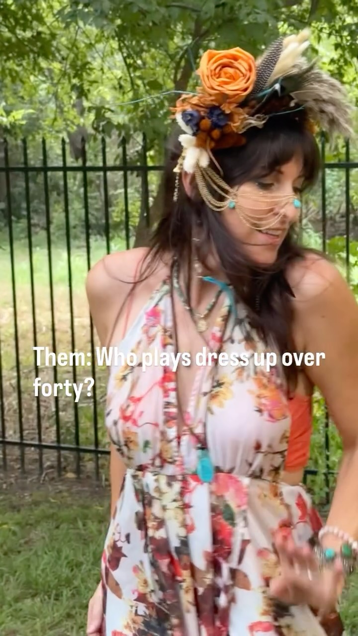 They say you can’t play dress-up after 40, but here’s a secret: your authentic self is timeless. 🌿✨
In this Mother Nature moment, I’m honoring the mother within, the earth beneath my feet, and the joy of expressing who we truly are. If you feel called to let your inner child out to dance and honor your own wild, beautiful spirit, this is your invitation. 💃🌸
Thank you
@l0vely_b0nes1 @venus_on_the_horizon
For my invitation and for seeing me ;)
#bodyattunement #beamwithbrookelin #healing #mothernaturesbeauty