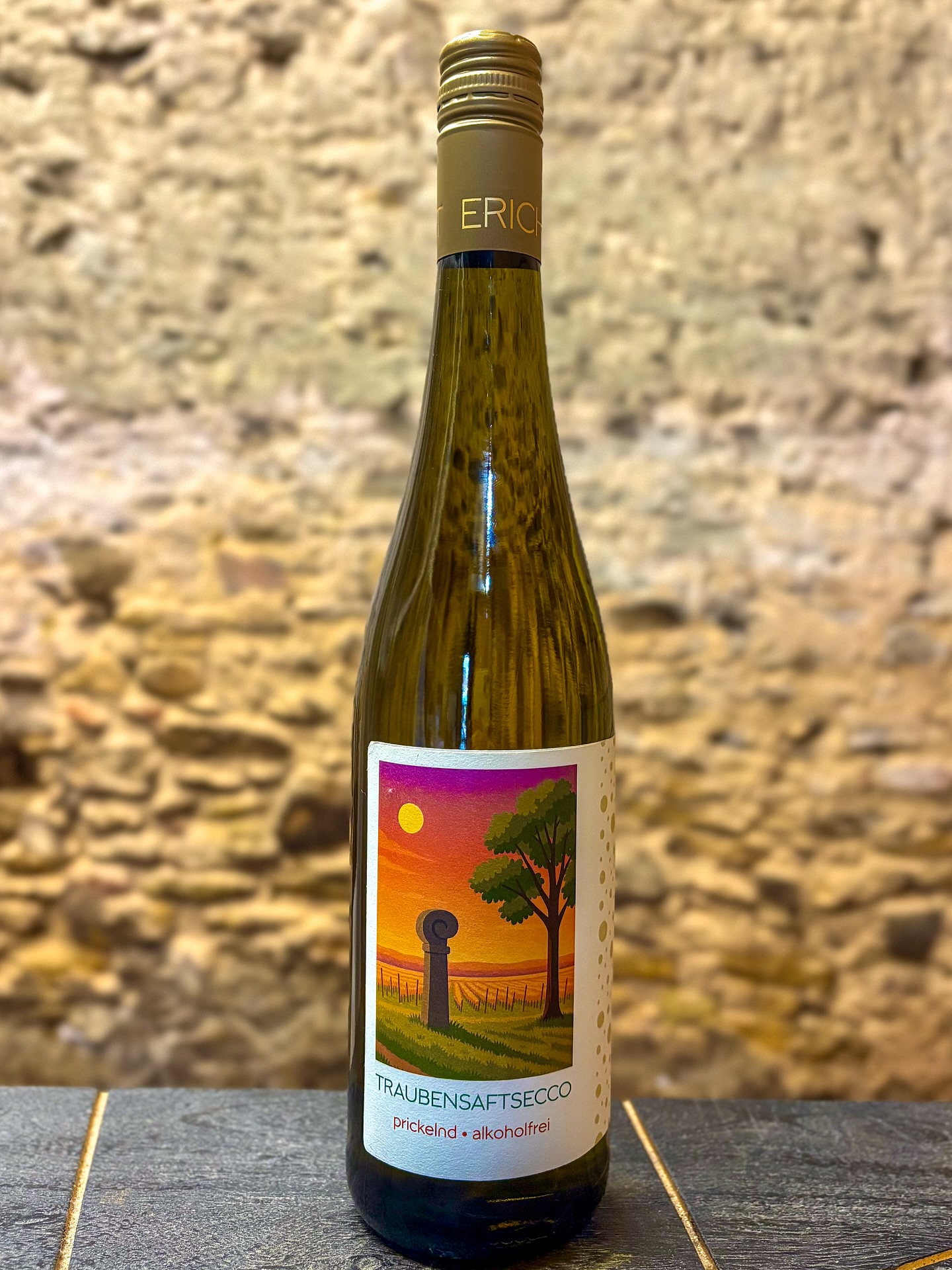 ✨ Neu bei uns im Sortiment! ✨
Zum allerersten Mal haben wir einen eigenen Traubensaftsecco gemacht – und wir sind richtig begeistert! 🥂💛
🍇 100 % Traube
🥂 prickelnd & erfrischend
🚫 alkoholfrei
Fruchtig, frisch, süß – einfach richtig lecker! Perfekt, um mit gutem Gewissen anzustoßen – egal ob zur Feier, zum Essen oder einfach zwischendurch.
Wir freuen uns riesig, euch diesen besonderen prickelnden Genuss jetzt bei uns anbieten zu können. ✨
👉 Probiert ihn aus und stoßt mit uns auf die Premiere an!
#NeuImSortiment #Traubensaftsecco #alkoholfrei #prickelnd #fruchtigfrisch #Genussmomente #feierabend #prost #sommergetränk #sweetsparkle #weingenuss #ohnealkohol #traubensaft #secco #sparkling #winelovers #gourmetmoments #erfrischung #sommervibes #regionalgenießen #neuentdeckung #sommerfeeling #trinkenohnealkohol #genussmomente #cheers