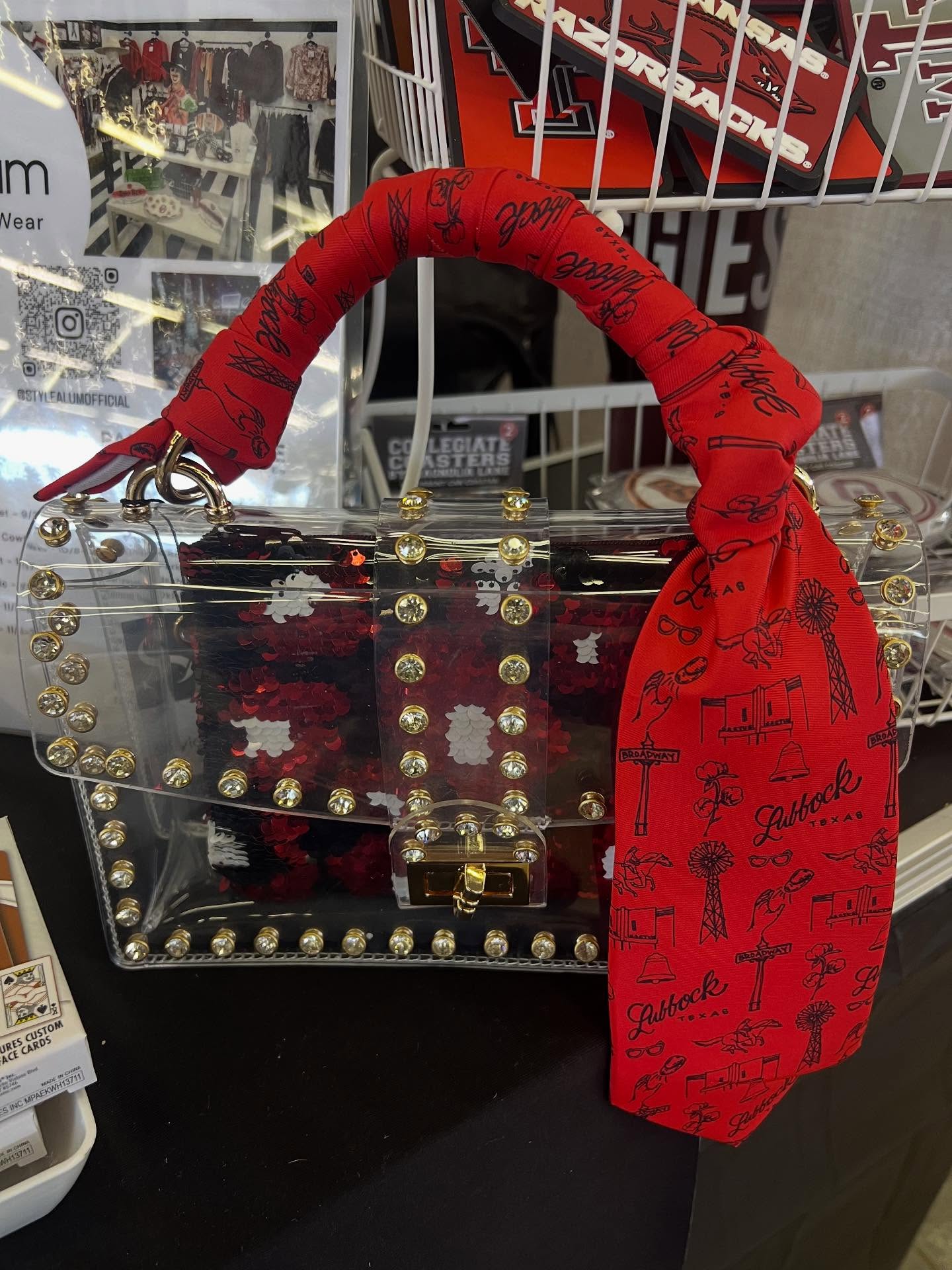 Real time market collabs are always fun. This one with @stylealumofficial using our Lubbock tie on a bag handle is proof that sometimes a tie isn't just a great gift for him. Come pick up both at @chiomegachristmasmarket in booths 331 and 649!
.
.
.
#marketcollab #newusesforties #giftsforall