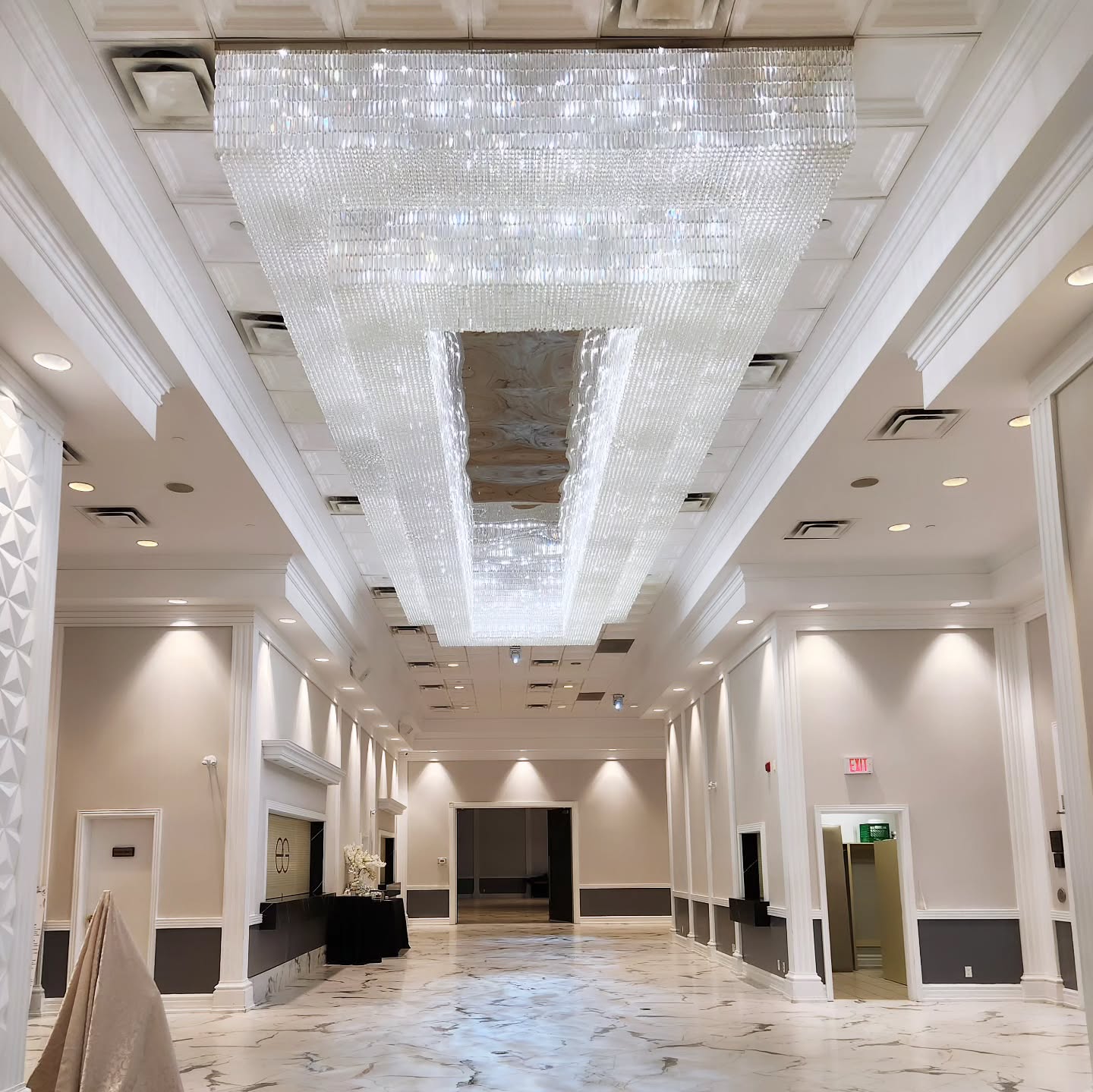 Our favourite cocktail hour ceiling! Pictures do not do it justice!
Who can guess where this is?
.
.
.
.
.
.
#WeddingPlanning #BrideToBe #Engaged #WeddingInspo #WeddingIdeas #torontoweddings #gtaweddings #eventmanagement #torontoeventmanagment #dreamscapesevents
#WeddingBlogger #WeddingCommunity #weddingInspirationDaily #TheKnot #WeddingWire #BridesOfInstagram