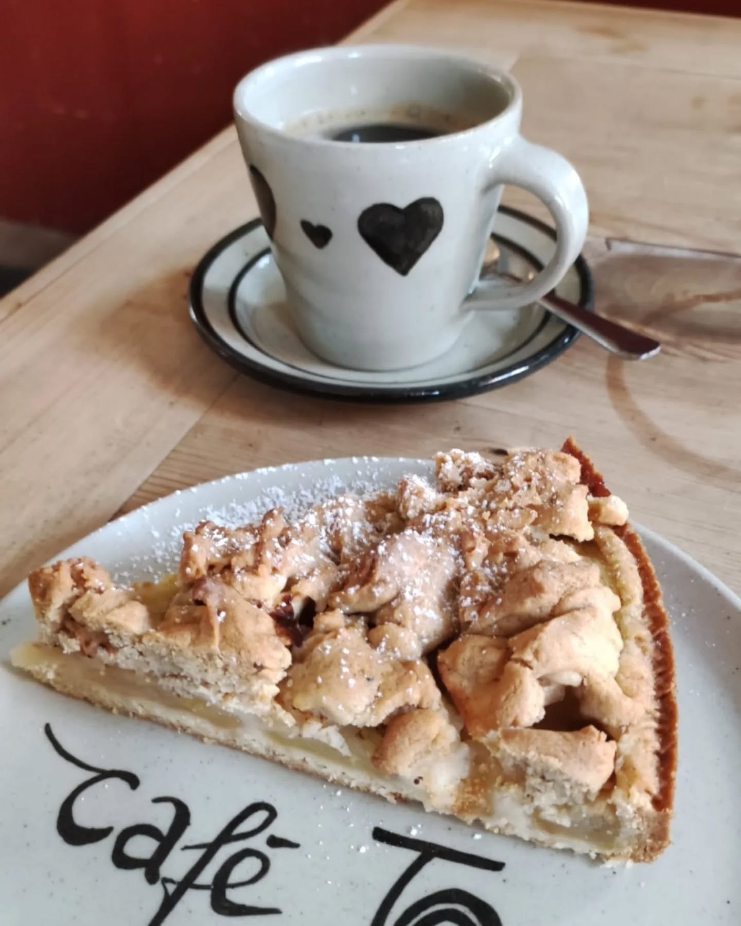 ☕ Streuselkuchen
❤️ Bei uns im café Ton gibt es jedes Wochenende ein wechselndes Angebot hausgebackener Kuchen und besten Barista-Kaffee!
☕ Die Öffnungszeiten & Veranstaltungen für den laufenden Monat findet Ihr
im Highlight "Aktuelles" hier auf Instagram und auf unserer website (link in der Bio).
Wir freuen uns auf euch! ❤️
#caféton #fabrikschleichach #keramikwerkstatt
#kaffeeliebe #kaffee #barista
#kuchenliebe #kuchen #käsekuchen #Cheesecake