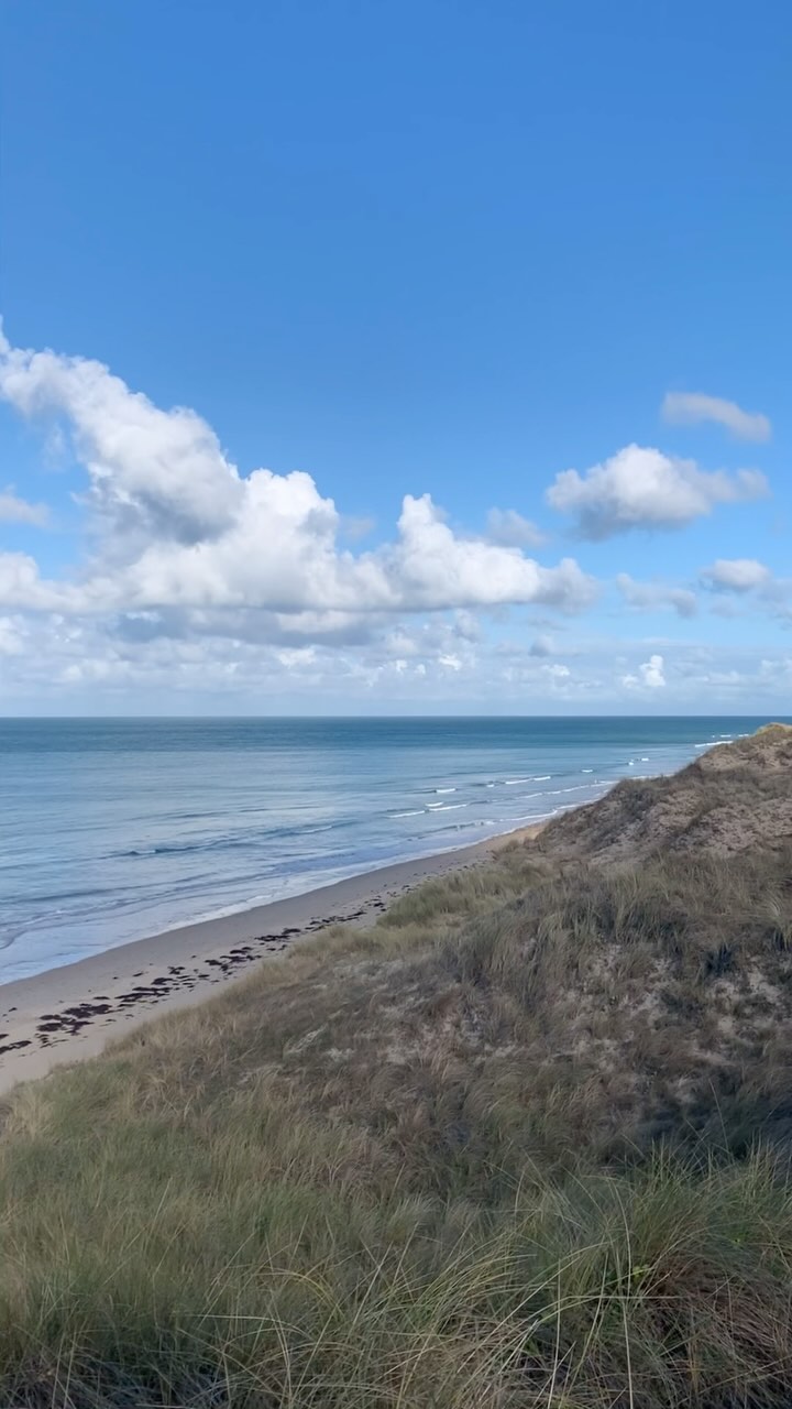 bonjour de la normandie 👋🏼🇫🇷
#vanlifemovement #morningvibes☀️ #placetobe #normandie
#laplagebleu