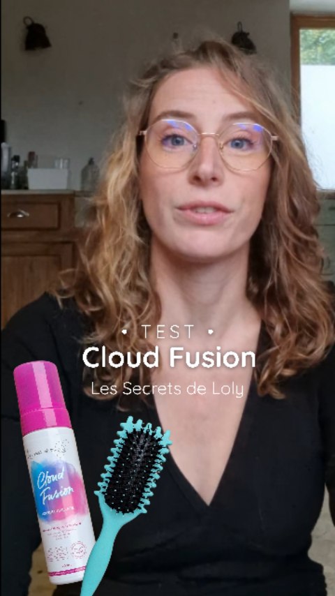 ☁️ Je vous partage mon premier essai de la mousse coiffante Cloud Fusion @secretsdeloly
J'en suis vraiment contente, moi qui ai un cheveu fin, qui nécessite un produit fixant !
Même en jour 2, sans forcément faire de refresh, j'ai encore de jolis ondulations 😊
Plus d'infos dans la vidéo ☝️
💬 Et toi, tu l'as testé ?