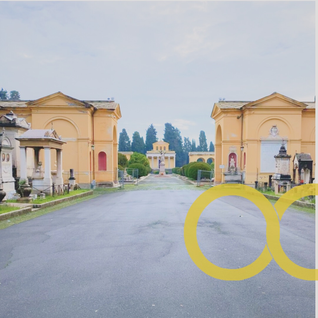 Chicche di storia 📜
CIMITERO VERANO
Il 19 luglio 1943, durante i bombardamenti su San Lorenzo, anche il Cimitero Monumentale del Verano venne colpito duramente.
Lapidi divelte, statue spezzate, tombe scoperchiate ma alcune opere d’arte funebre rimasero intatte, come volessero proteggere la memoria dei defunti contro ogni distruzione.
Oggi, passeggiando tra i viali, si possono scorgere ancora i segni di quella ferita come anche ammirare tombe ed opere d’arte di estremo valore che il cimitero custodisce gelosamente e visitare il luogo di riposo eterno di personaggi che segnarono la storia del nostro paese.
Il Verano non è solo luogo di memoria personale, ma testimone della storia. 🌹
#Verano #Roma #Memoria #Storia #RicordoInfinito #OnoranzeFunebri #RomaCheVive
#RicordoInfinito #Roma #CimiteroFlaminio #Memoria #Storia