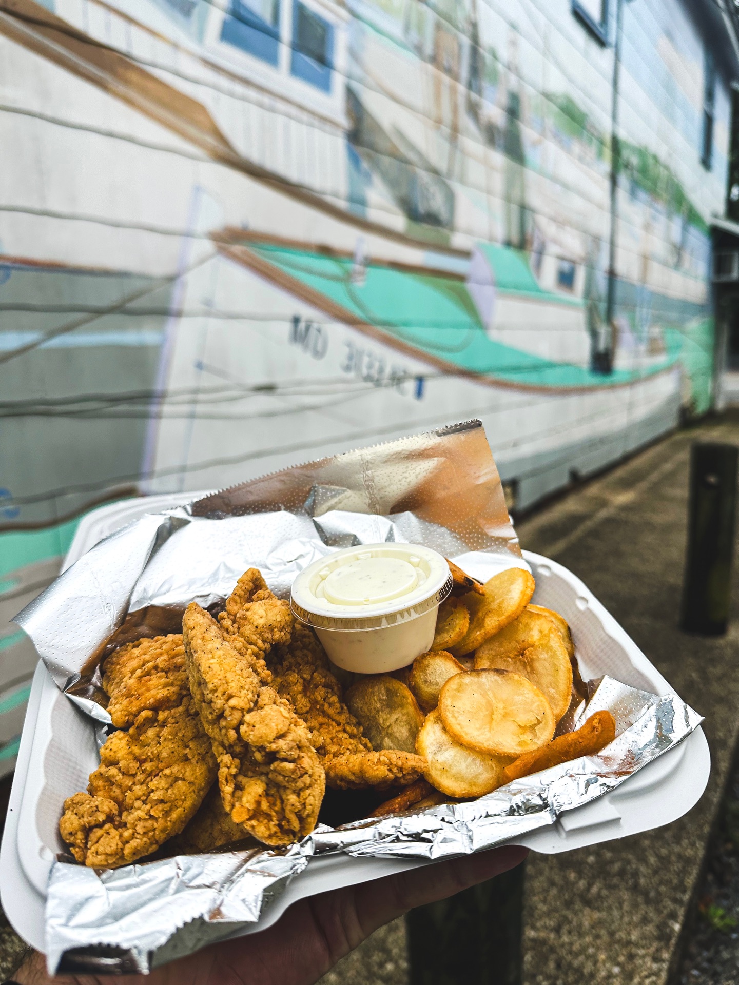 Golden hour? No, just golden tenders. Our crispy chicken tenders with homemade pub chips special will be tomorrow, Thursday, September 24th!
Do not miss our homemade ranch or honey mustard with your order.