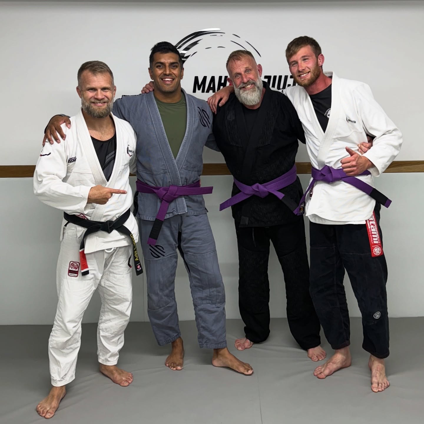 🟪🟪🟪🟪⬛️⬛️🟪 🟦🟦🟦⬛️⬛️🟦
All its takes is to show up with a little dedication, a sprinkle of hard work and a shed load of grit.
Well done to the guys promoted to purple belt and blue belt tonight, also all those who gained stripes, a great achievement. And a privilege to promote those who have been with Mahara from the start 🦄
#maharajiujitsu #exmouth #bjj #brazilianjiujitsu