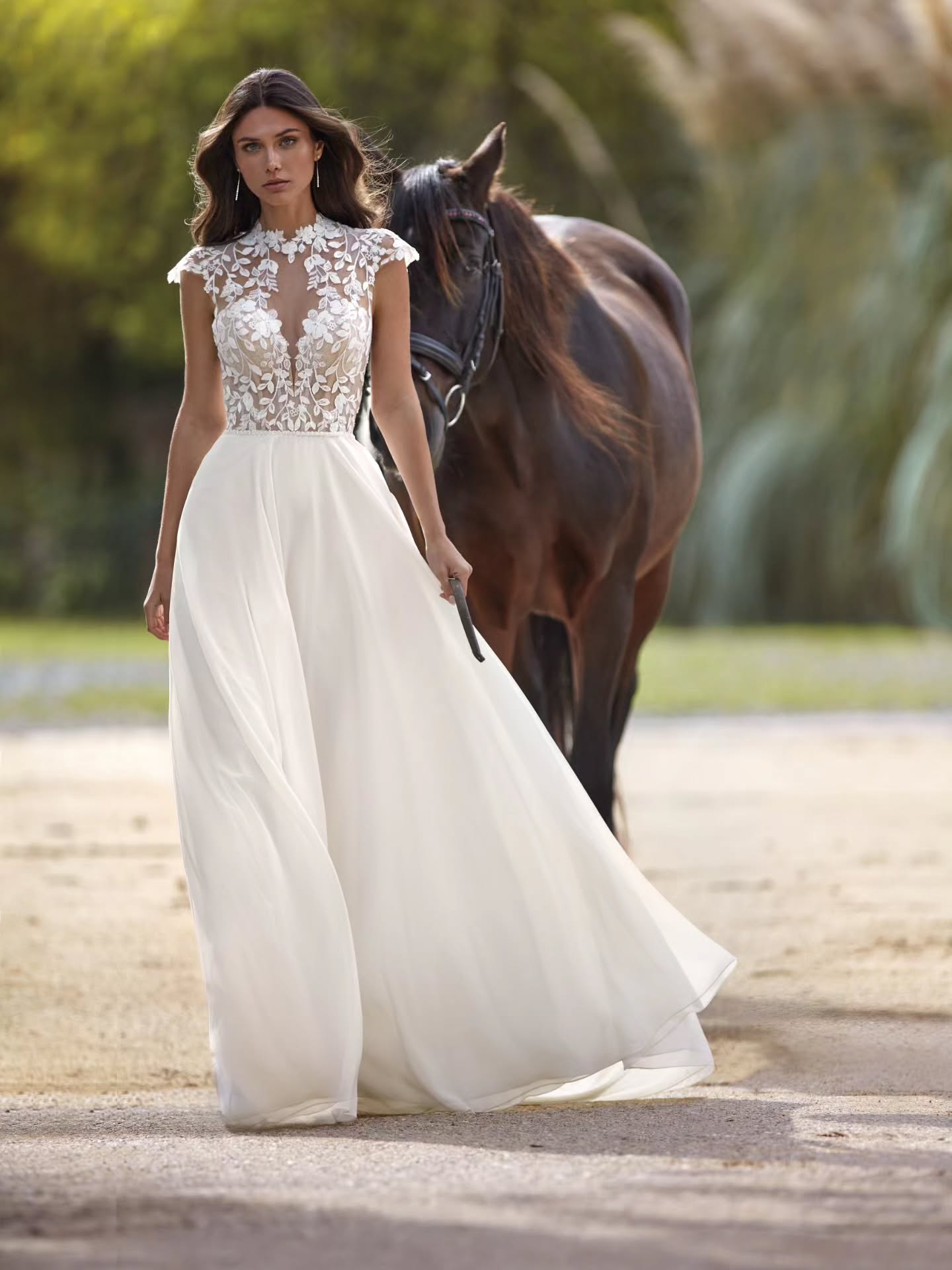 Kollektion 2026
Verträumte Spitze und leicht fallende Röcke gehören auch 2026 zum Trend
#heirateninmannheim #heirateninloebau #heirateninderlausitz #brautkleid #pfalzhochzeiten #braut2026 #beu_bridal