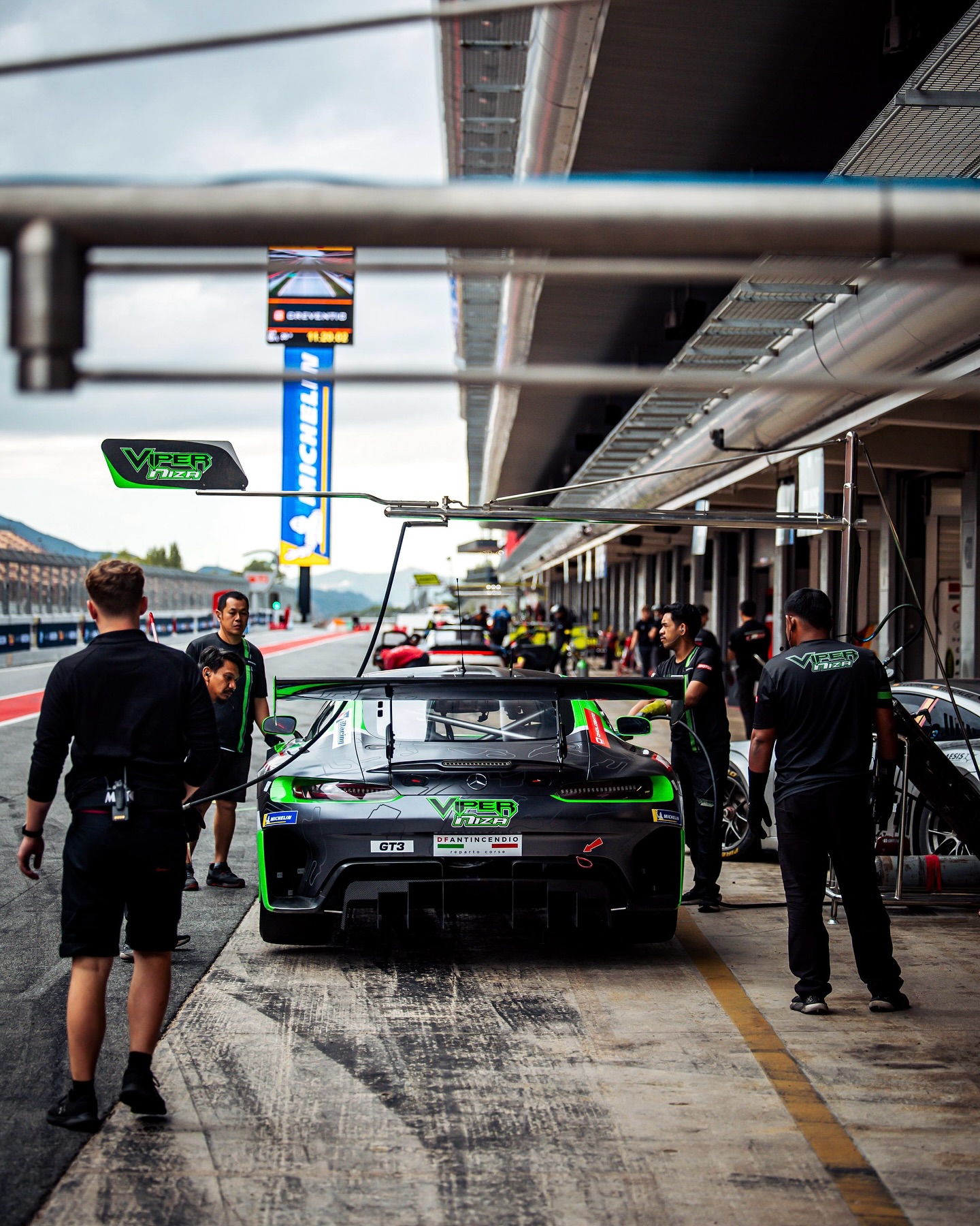 Official practice and Qualifying today💪
And also finally sharing the same car with @aaronlim85 😁
#mercedesamg