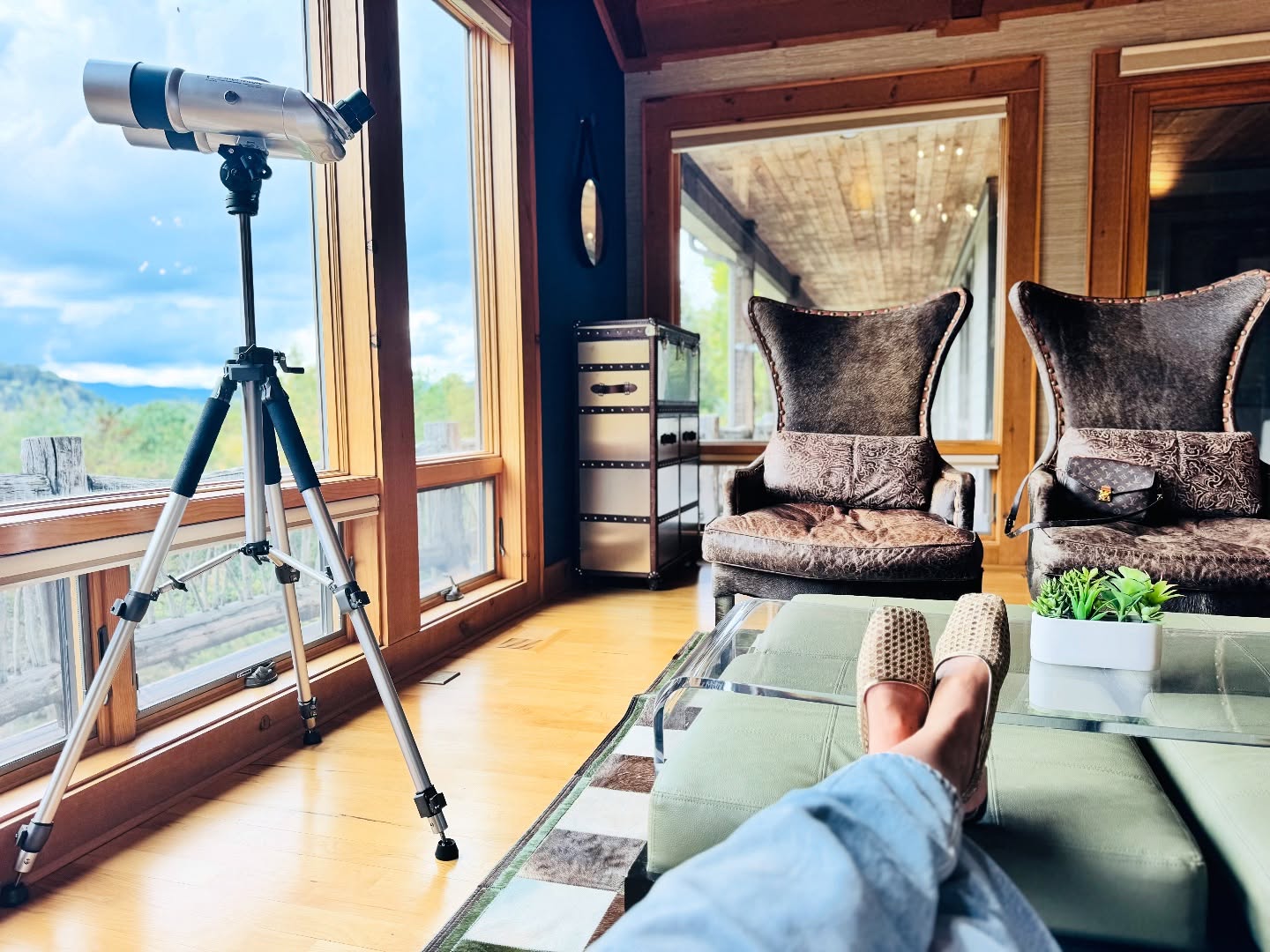 • Sit back, relax, and let the mountains do the rest. 🌄 #GIOIALodge