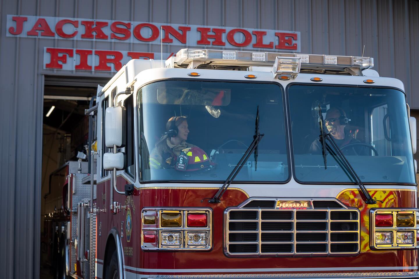 Did you know that all of the officers in the @jh_fire_ems department are reading a leadership book called “Extreme Ownership” by Jocko Willink and Leif Babin?
Once a month they get together to discuss a chapter in the book. They hope to improve their understanding of great leadership to better tackle the challenges they face as a department and as individuals.
We here at the Foundation are grateful for their strong leadership in our community every day.
#jhfireems #jhfireemsfoundation #leadership #extremeownership #firedepartment #jacksonhole #tetons