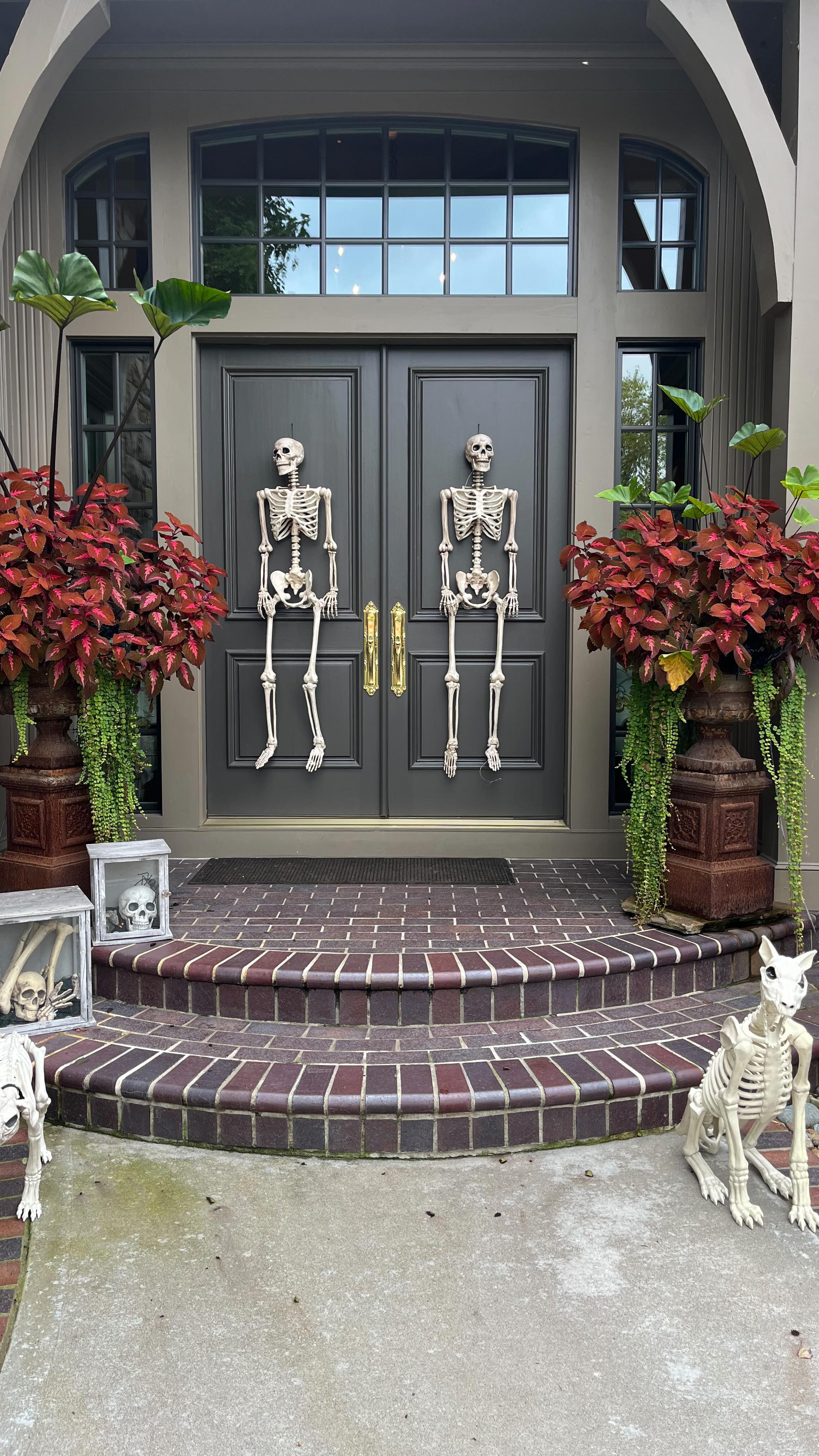 🎃👻 When I say this client goes all out for Halloween… I mean it! This week Simplified KC tackled 20+ bins of spooky goodness in this home — from cobwebs to skeletons — and transformed it into a haunted mansion.
But decorating was only half the fun. We also helped purge years of unused décor so only the favorites made the cut. 🍂✨
Pro tip: while you’re pulling out holiday bins this season, take the time to edit what you don’t use anymore. Your style evolves, and your storage should too. Need a hand? Simplified KC is here to help! 🖤
.
.
.
#kansascityorganizer #professionalorganizer #halloweendecor #decorating #conciergeservices #simplifiedkc #simplifiedkansascity