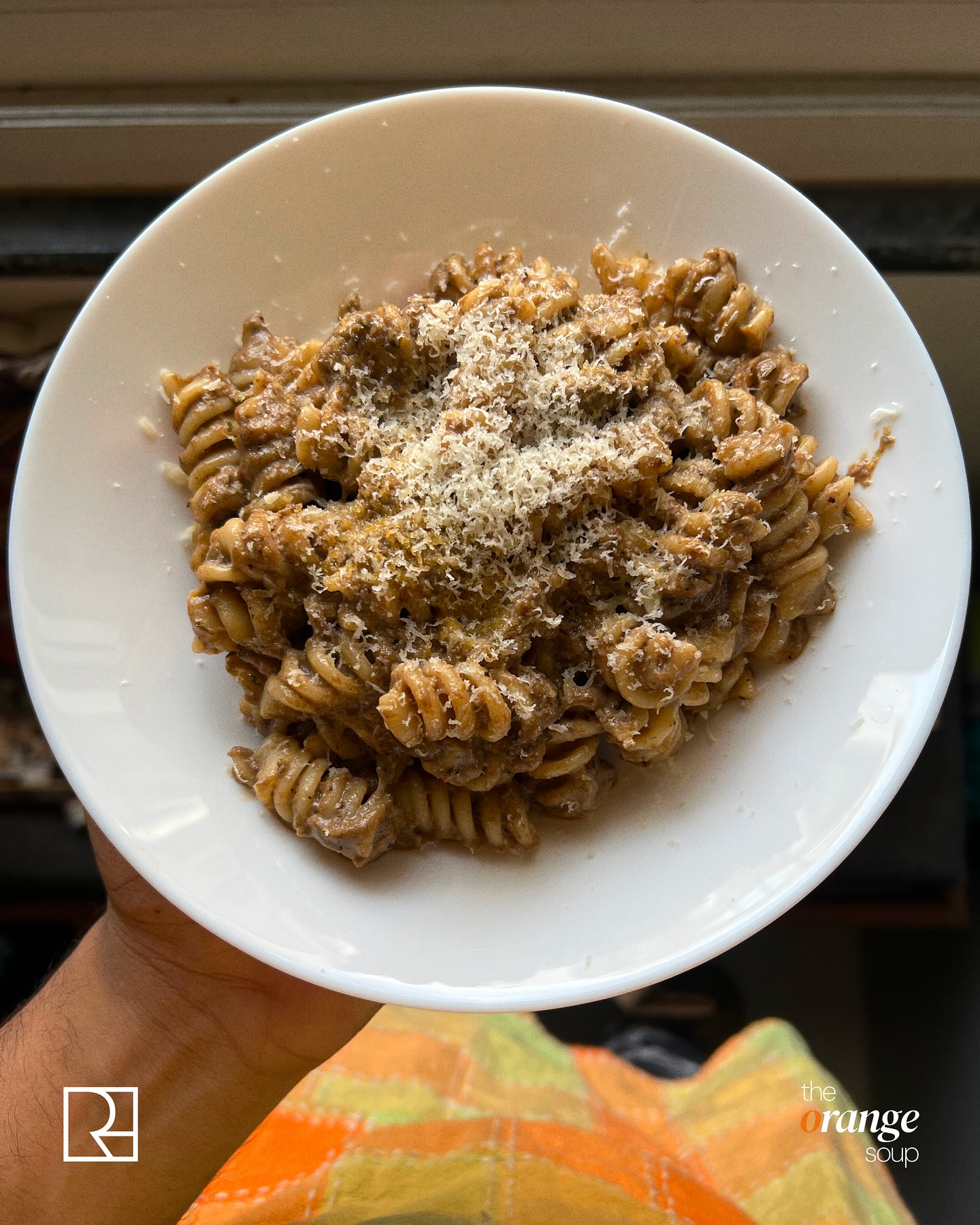 Fusilli in cremini–feta cream, with nutty parmesan to seal the deal. 😉
I’m generous with parm :P (I know)
#pasta #mushrooms #pastapasta