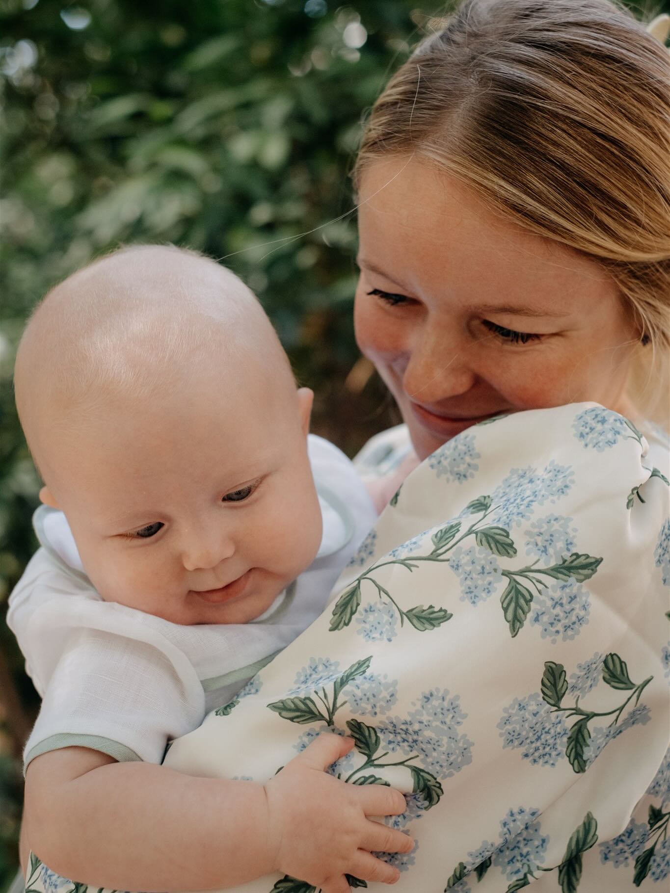 Latest revelation during a family photoreportage made in Barcelona:
🤗 A baptism is truly a big event 🤗
When two families come together to support the parents and the child during this ceremony, it makes for a very special day. 🌈
There is the joy of seeing the child welcomed into the larger Christian family, of reuniting, celebrating a rite and honoring traditions—along with the deep sense of belonging ♥️
I found everything about this intergenerational and international celebration wonderful, and to top it off, the sun was shining in the church patio ☀️
What a great honor and joy to create these lasting memories for @cecibengtsson’s family 😍
To be continued…