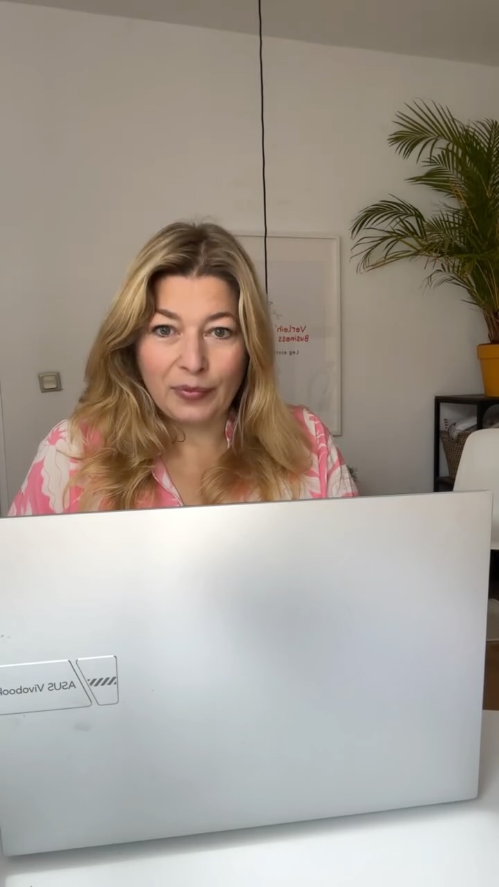 In Potsdam angekommen, ging es gleich los mit einem Besuch beim Sommertreffen des Marketingclubs, mit ersten Kundentermin online und offline in meinem neuen Büro mit @linamarie.strehlow und @entwicklungtutgut und, und und….Kulinarik kam nicht zu kurz in der @artandsiplounge , neue Kontakte durfte ich auch schon machen auf Vernetzungstreffen und und und…so viele Eindrücke, neue Menschen, neue Locations!
Wahnsinn so ein Ortswechsel und ein echter Booster fürs Business, aber natürlich ist auch Einsatz gefragt und es kostet ordentlich Energie😊
Aaaber: es lohnt sich 🥰🥰🥰.
#marketingberatung #personalbranding #verleihdeinembusinessflügel @entwichlungtutgut