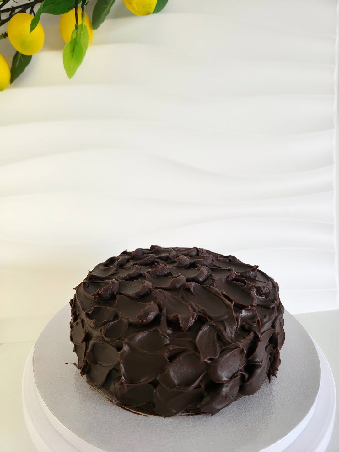 Matilda cake - the ultimate chocolate cake 🎂🍫
4 lagen smeuïge chocoladelaagjes, gevuld met fluweelzachte chocoladecrème. Pure verwennerij voor échte chocoladeliefhebbers!
4 layers of rich, moist chocolate sponge, filled with velvety chocolate cream. Pure indulgence for true chocolate lovers!
.
.
.
.
.
.
.
.
#matildacake #chocolatecake #birthdaycake #chocolatelovers #iconic #moviecakes #bakery #bakewithme #hoekschewaard #strijen