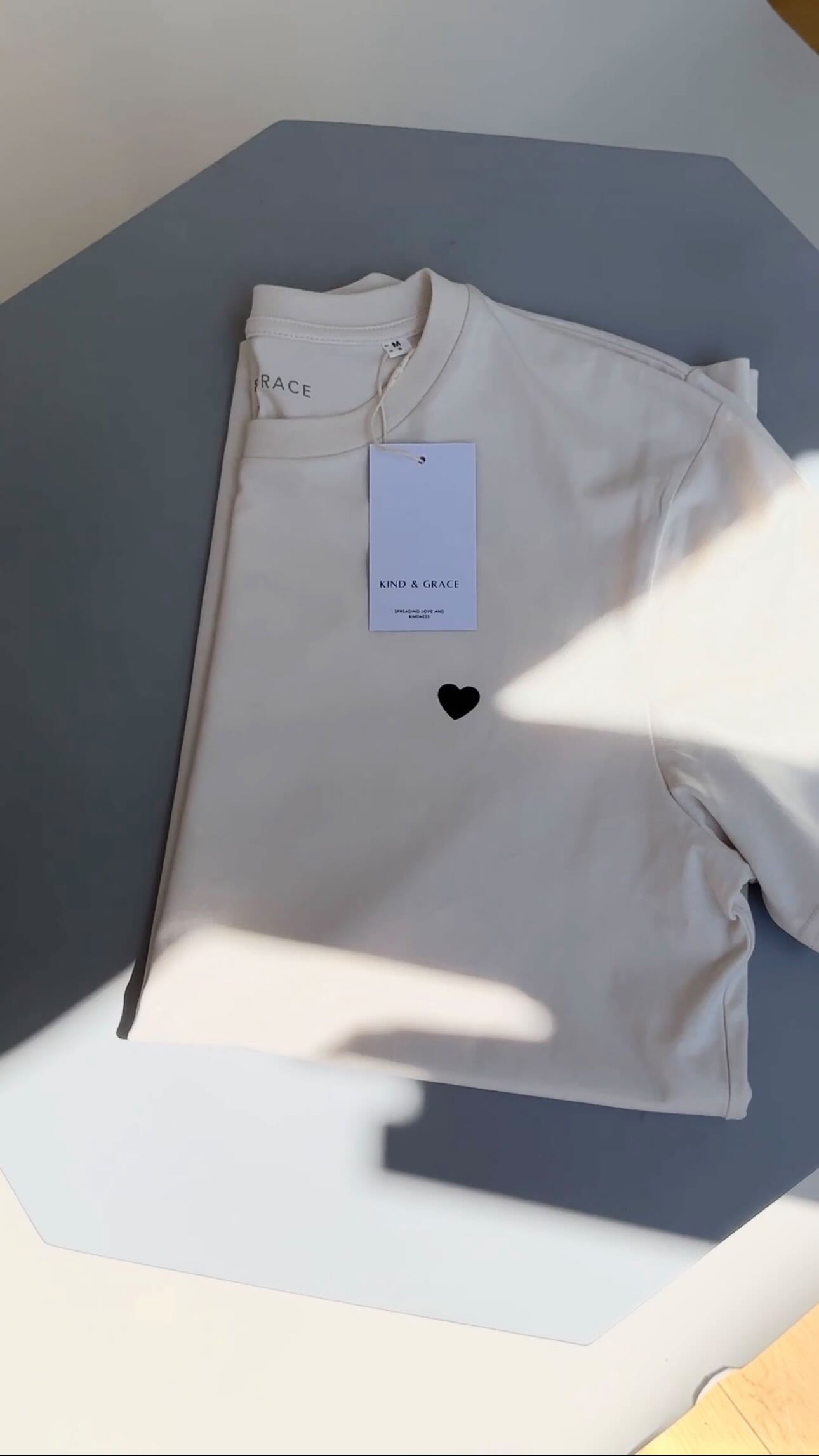 Neutrals, earthy tones, kind and sustainable clothes, ethical sourcing, comfy casuals & tiny details?
Me too. Let’s be friends. 🖤