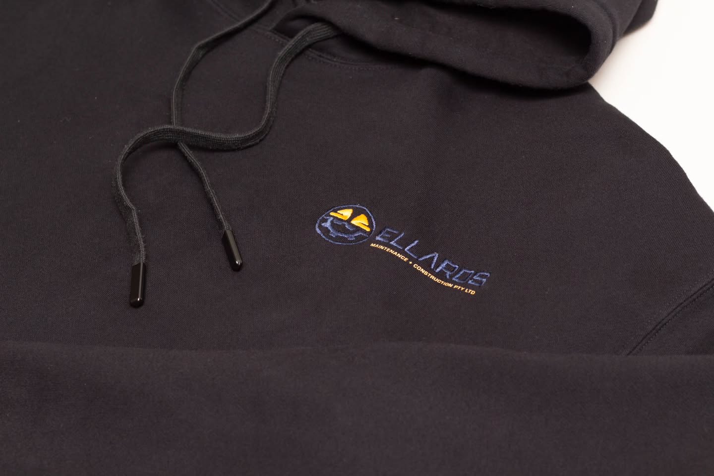 🔥 Precision stitched, built to last. 🔥
We recently supplied Ellards Maintenance + Construction with premium 350gsm hoodies, finished with front chest and lower back embroidery.
Every detail was PMS colour matched to their branding, ensuring a sharp, professional finish that represents their identity with pride.
That’s what DSS does best quality garments, precision decoration, proven results.
#CustomHoodies #Embroidery #TeamApparel #DesignSourceSupply #Ellards