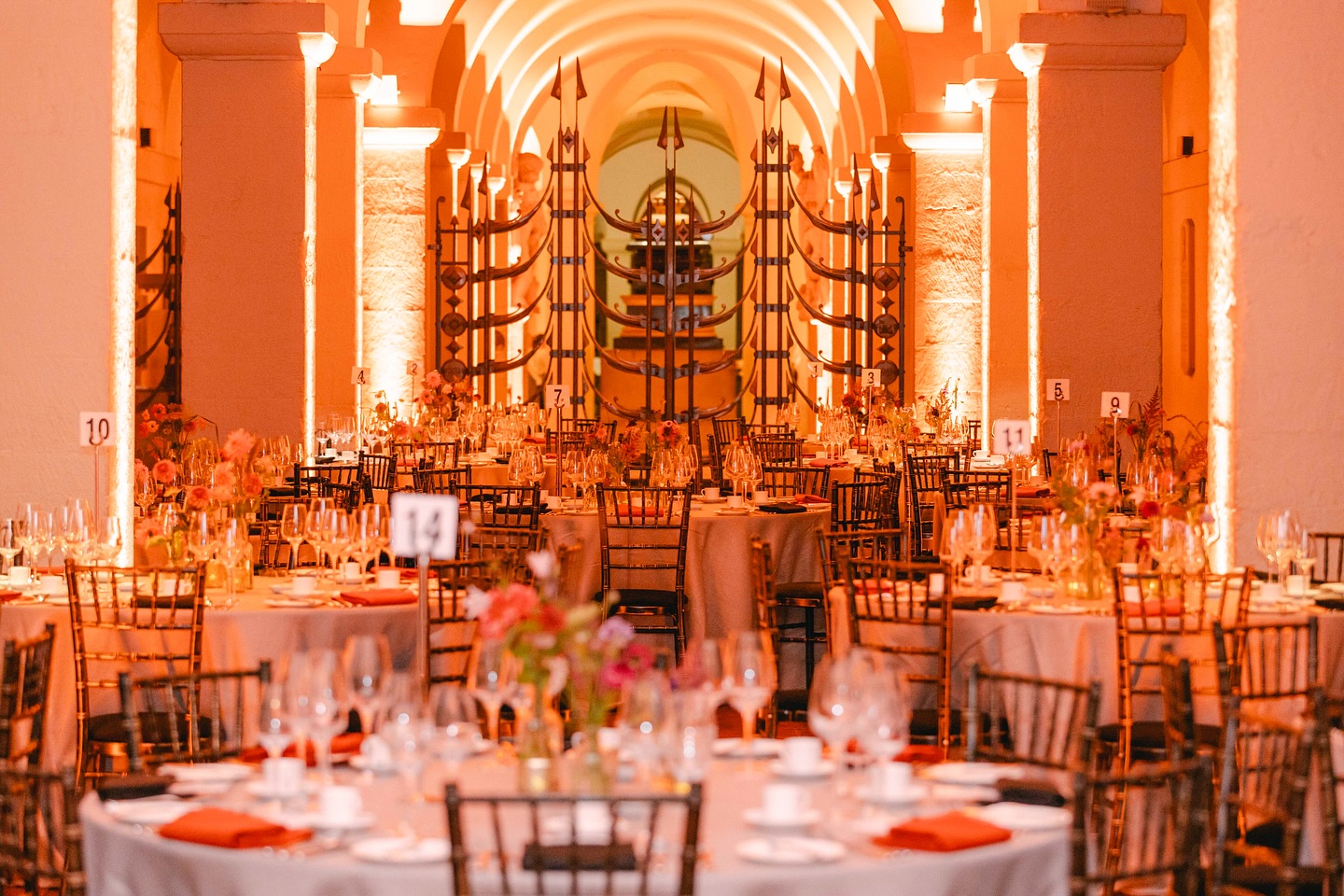 St Paul’s Cathedral serving up autumnal warmth at last week’s reception & dinner in the crypts.
We love seeing this space transform 😍
@stpaulscathedrallondon
📷 @harrypsef
#londonevents #londonvenue #venuehire #corporateeventplanner #eventplanner #catering #londoncaterer #hospitality #autumn #menu #canapes #cheers #weareclinkevents #beourguest #uniquevenues