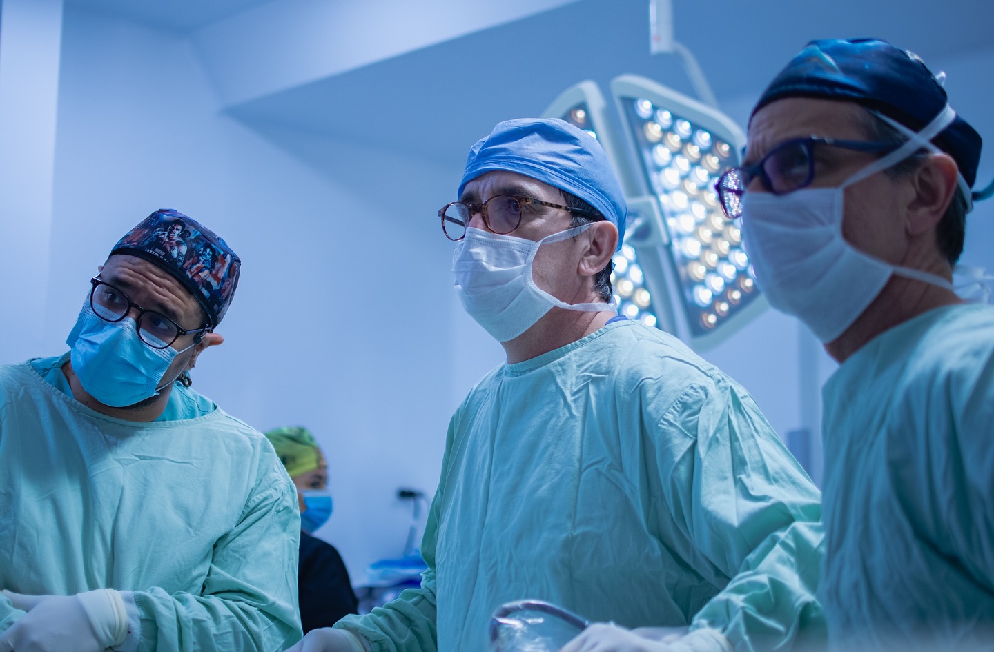 Hoy celebramos a quienes con talento, ciencia y corazón transforman vidas en cada cirugía. ¡Feliz Día del Cirujano!”
• 🩺💙 “Manos firmes, mente brillante y un corazón humano. Gracias cirujanos por su entrega y dedicación.”
• ✨🔬 “Detrás de cada cirugía hay años de estudio, pasión y compromiso. Hoy honramos a quienes hacen de la medicina un arte
Today we celebrate those who transform lives with talent, science, and heart. Happy Surgeon’s Day!”
• 🩺💙 “Steady hands, a brilliant mind, and a human heart. Thank you, surgeons, for your dedication and service.”
• ✨🔬 “Behind every surgery lies years of study, passion, and commitment. Today we honor those who make medicine an art.
#surgery #bariatric #bariatricsurgery #health #healthy #healthandwellness #weightlosssupport