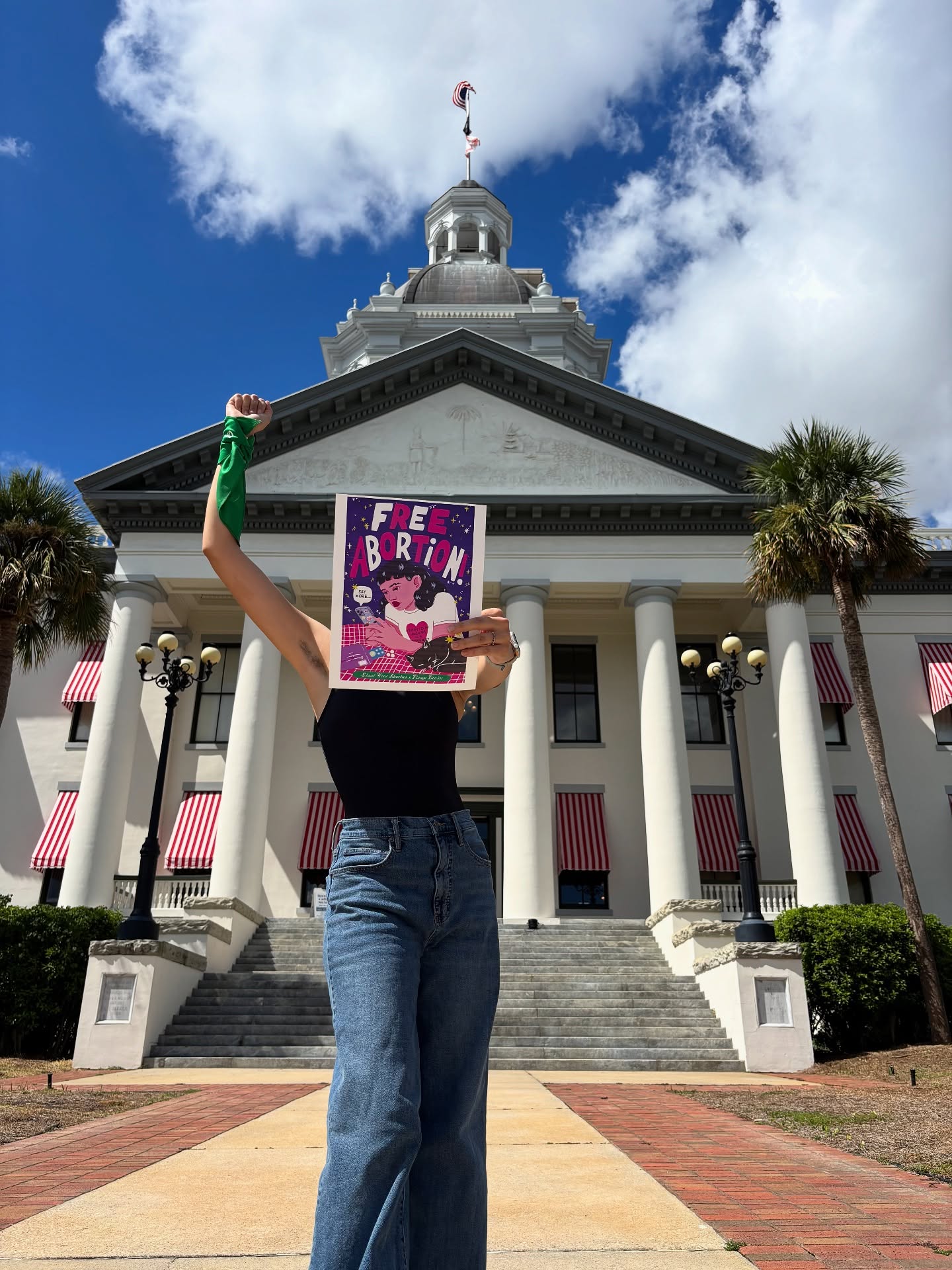 International solidarity and education are fundamental for building the power we need to resist oppression and protect our communities. In so-called Florida, on the unceded lands of the Seminole, Miccosukee, and many other Indigenous peoples, our communities are deeply intercultural and shaped by imperial destabilization of nations everywhere. Our struggles are inseparable from those across the globe. When we rise together across borders, we remind the world that reproductive justice is a global demand, rooted in our shared struggle and collective strength.
La solidaridad internacional y la educación son fundamentales para construir el poder que necesitamos para resistir la opresión y proteger a nuestras comunidades. En la llamada “Florida”, en las tierras de los Seminolas, los Miccosukee y muchos otros pueblos indígenas que no fueren cedidos, nuestras comunidades son profundamente interculturales y están moldeadas por la desestabilización imperial de las naciones en todas partes. Nuestras luchas son inseparables de las que se libran en todo el mundo. Cuando nos unimos a través de las fronteras, recordamos al mundo que la justicia reproductiva es una demanda global, arraigada en nuestra lucha y nuestra fuerza compartidas.
Solidarite entènasyonal ak edikasyon fondamantal pou konstwi pouvwa nou bezwen pou reziste opresyon epi pwoteje kominote nou yo. Nan sa yo rele Florid, sou tè Seminole, Miccosukee ak anpil lòt pèp endijèn yo ki pa te sede, kominote nou yo pwofondman entèkiltirèl epi yo te fòme pa destabilizasyon enperyal nasyon yo toupatou. Lit nou yo inséparab de lit atravè lemond. Lè nou leve ansanm atravè fwontyè yo, nou raple mond lan ke jistis repwodiktif se yon demand mondyal, ki anrasinen nan lit pataje nou an ak fòs kolektif nou an.
Posters by @shoutyourabortion x @marmarmaremoto
#InternationalSafeAbortionDay #AbortoLibre