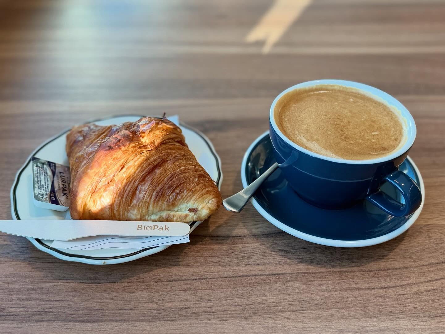 What has now become my defacto breakfast grab at the airports . Moved from Kaya Butter Toast & Hazelnut Coffee in Malaysian airports 🇲🇾 to now Croissants and Flat White Coffee in the Australian airports 🇦🇺