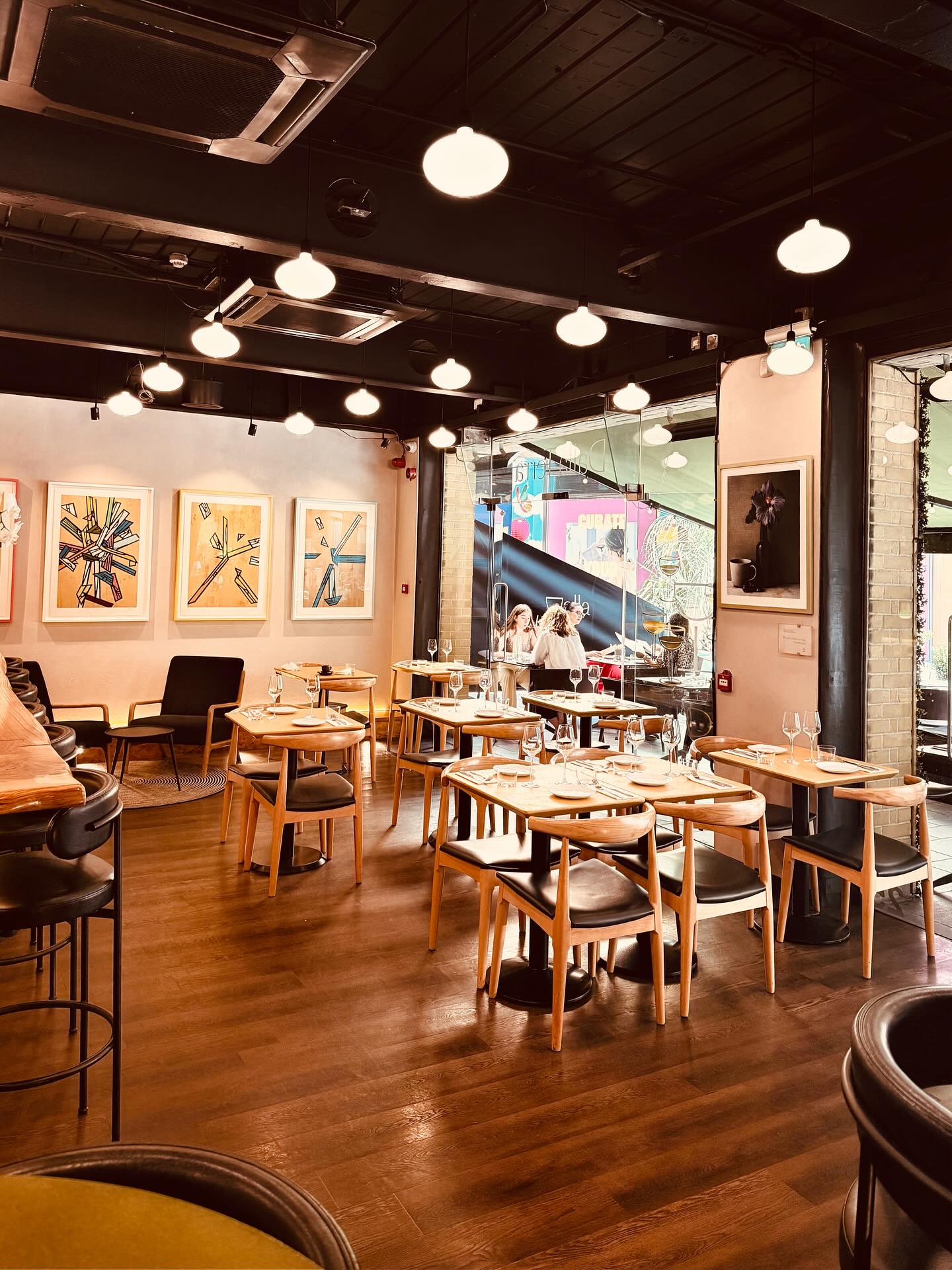 Step into the heart of Covent Garden - DALLA TERRA 🍇🍴
A cosy wine bar with 600+ wines, seasonal Italian plates, and a terrace in a traffic-free courtyard.
We bring together Italian hospitality, curated wines, and a welcoming space for every occasion.
The perfect spot for friends, pre-theatre, a date, groups, parties, or even private hire.
📍 Covent Garden
#DallaTerra #CoventGarden #WineBarLondon #ItalianWine #LondonTerrace
