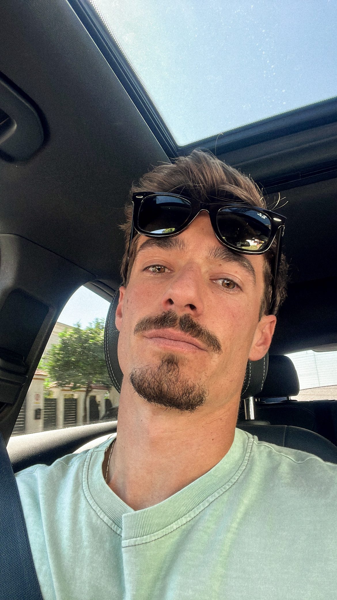 Un día en mi vida a 2 semanas de abrir mi Clínica y Cafetería de especialidad 🤯
En yt tenéis todo el proceso de creación del proyecto si queréis saber más (:
La suple del vídeo y que suelo tomar:
- 7g creatina creapure
- 1 cap. bisglicinato magnesio
- 1 cap. ashwagandha (para estrés)
Y depende del día: vit D, omega 3, blow up y cúrcuma+pimienta negra.
Todo de @lifepro_oficial que tenéis 10% con mi cod.: NUFISA
Deseando poder abrir y veros por aquí 🙏🏽🙏🏽 no os voy a engañar, está siendo muy duro. Mil gracias a todos por el apoyo🧡