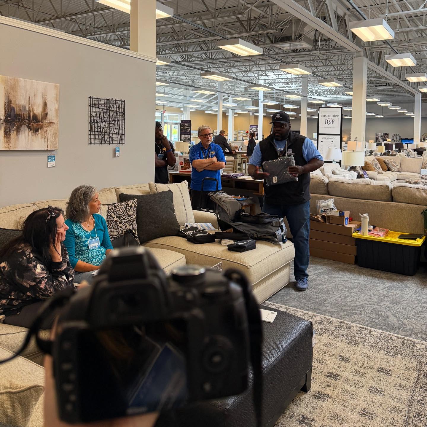 Took a trip to New York last weekend for a Go Bag 101 - an emergency preparedness workshop! Photos up on my website now! Reminder to fill out my form to book me for a shoot!
#photo #photography #freelance #connecticut #newyork #content #website #portfolio #share #emergencypreparedness #gobag #workshop #photographer #producing