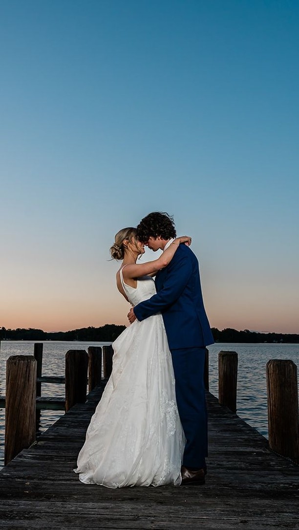 It was a day filled with so much joy and beauty! A huge congratulations to Darcy and Nick, who officially tied the knot on May 24, 2025!
Their wedding at the breathtaking Historic London Town & Gardens was an absolute dream to capture. From the stunning waterfront views to the perfectly manicured gardens, every detail created a magical backdrop for their love story.
Watch this reel to relive some of the unforgettable moments from their special day. Darcy and Nick, thank you for trusting me to capture your forever. Wishing you a lifetime of happiness!
Vendor Team:
Venue: @historiclondontownandgardens
Wedding Photographer: @saravarsphotography
Coordinator: @simplycreatedevents
Bakery: @sweetheartspatisserie
Caterer: @zeffertandgold
Florist: @thurmanandfig
Rentals: @prettylittleweddingco
Music (Band): @bachelorboysband
—
📸 Sara Vars Photography
💍 Wedding, Engagement & Branding Photographer
📖 Specializing in Classic Editing & Storytelling Style Photography
📍 Maryland, DC, Virginia
🔗 Link in bio for Availability 📅
—
#HistoricLondonTownAndGardens #MarylandWedding #MDWedding #MarylandWeddingPhotographer #WeddingReel #JustMarried #DreamWedding #WeddingInspo #AnnapolisWedding #DMVWedding #WeddingVideography #saravarsphotography #weddingphotographer #photographer #weddingphotography #engagementphotographer #engagementsession #engagementphotography