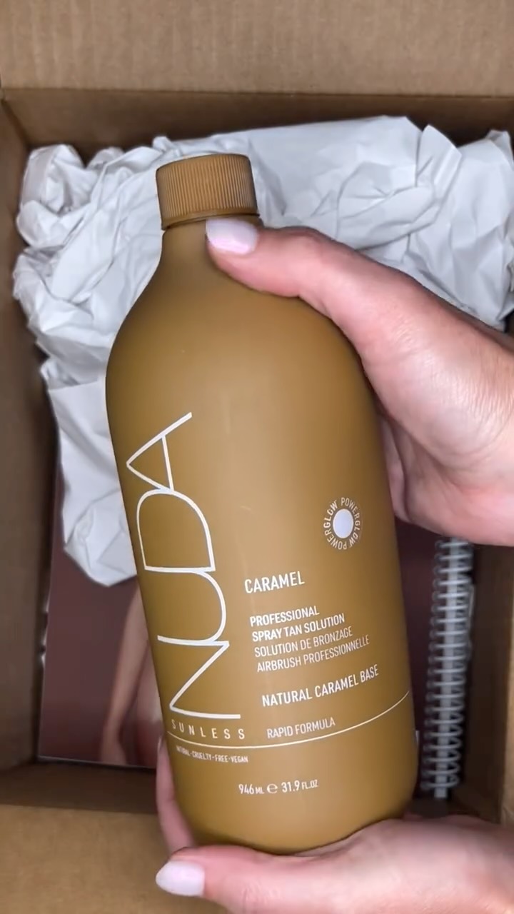 ✨ First Nuda Canada delivery! ✨
I’ve never used this brand before, so I’m super excited to try out the tanning solutions they sent me in Moka and Carmel.
I can’t wait to see how they apply, develop, and glow. I’m curious- have you had a spray tan with a Nuda solution before? 💫
#NudaCanada #SprayTanPro #GlowTest