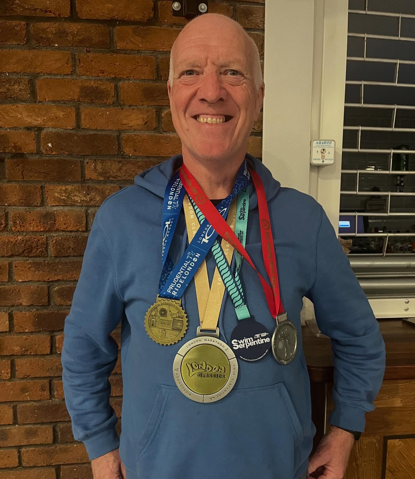 This is Dave and Dave is a bit of a legend. You might be wondering ’why all the medals’? Let me explain ….. If you complete the London Marathon (26.2 miles), Ride London (100 miles) and Swim Serpentine (2 miles) you are then presented with the beautiful and prestigious London Classics medal! Look at that beauty!! Huge congratulations to Dave 🥳
#running #runners #run #instarunners #instarunning #runnersofinstagram #weloverunningtogether #runningislife #h90j #havering90joggers #runningislife #runnershigh #runnerslife #marathonrunner #marathontraining #instarun #lovetorun #runhappy #keepgoing #nevergiveup #ridelondon #swimserpentine #londonmarathon #londonclassics