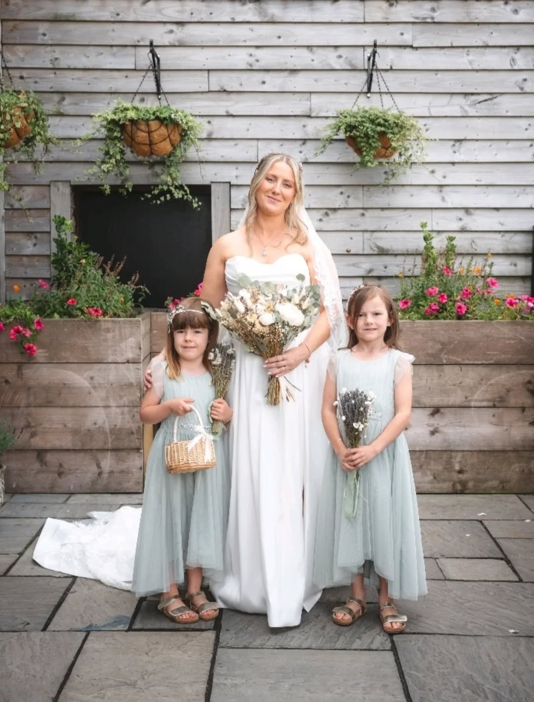 Congratulations ❤❤
Always lovely putting wedding flowers together 😍😍
#driedflowerbouquet
#driedflowerwedding
#liverpoolflorist