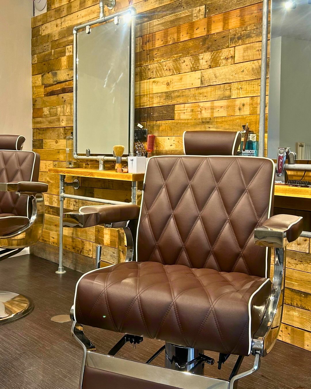 š Welcome to Thames Street Barbers š
ā An Appointment Based Barbershop ā
A modern studio-space with a homely rustic nature.
- complimentary coffee from @uecoffeeroasters
- soft drinks for sale
- customer turntable & record catalog
- community book swap
8 Thames Street, Eynsham OX29 4HF
Call or text : 07376 425681 to make an appointment
Website in bio..
See you soon š