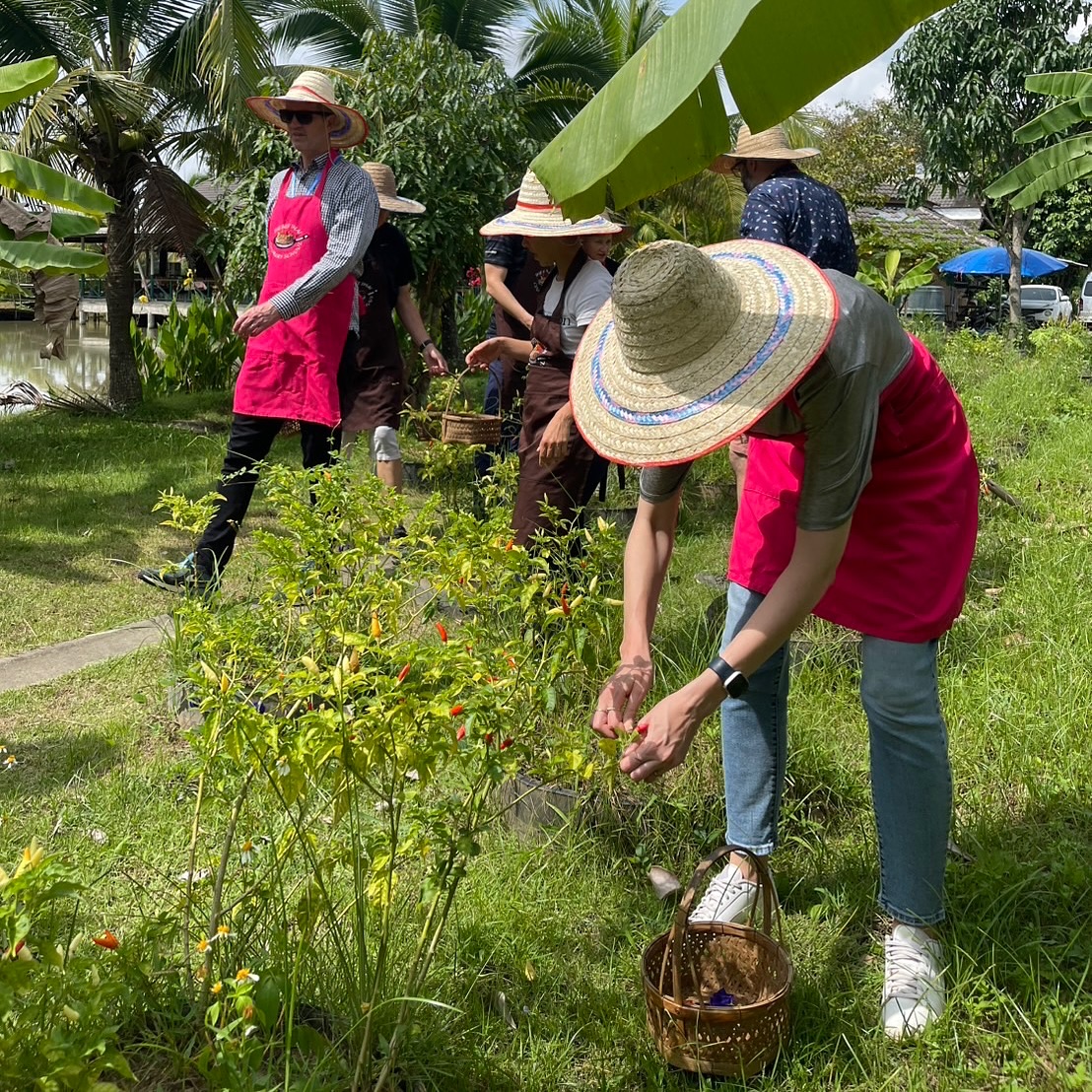 Fresh from our garden 🌱
Heading straight to the pan