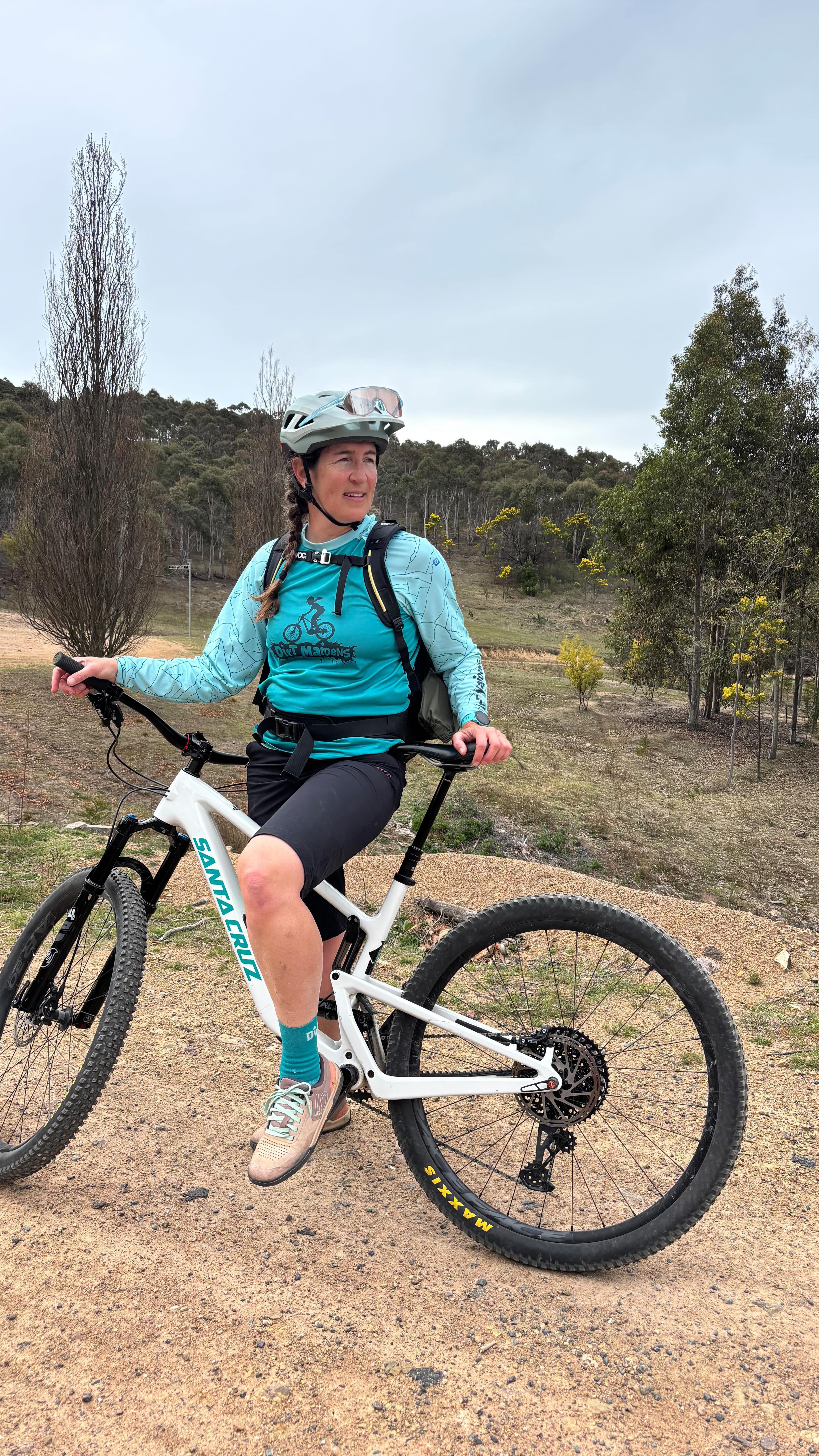 Stoked to recently learn from the best at Mt Stromlo, ACT, amongst the zillion kangaroos! Super coaches Claire and Kellie from Dirt Maidens showed us how to carve corners.
Be sure to follow @dirtmaidens for their next clinics, so worth it! I personally learnt my bad habits and how to improve just by being mindful of body position. Big thank always to these MTB legends 🙌👍
.
.
.
#mtb #mtblife #mtbaustralia #mtbstromlo #womenwhoride #womenmtb #mtbskills #mtbclinic #ridehappy #mtbcommunity #mtbprogression #outdoorwomen #dirtmaidens #shredlikeagirl #rideyourbike #seeksista #dirtmaidens