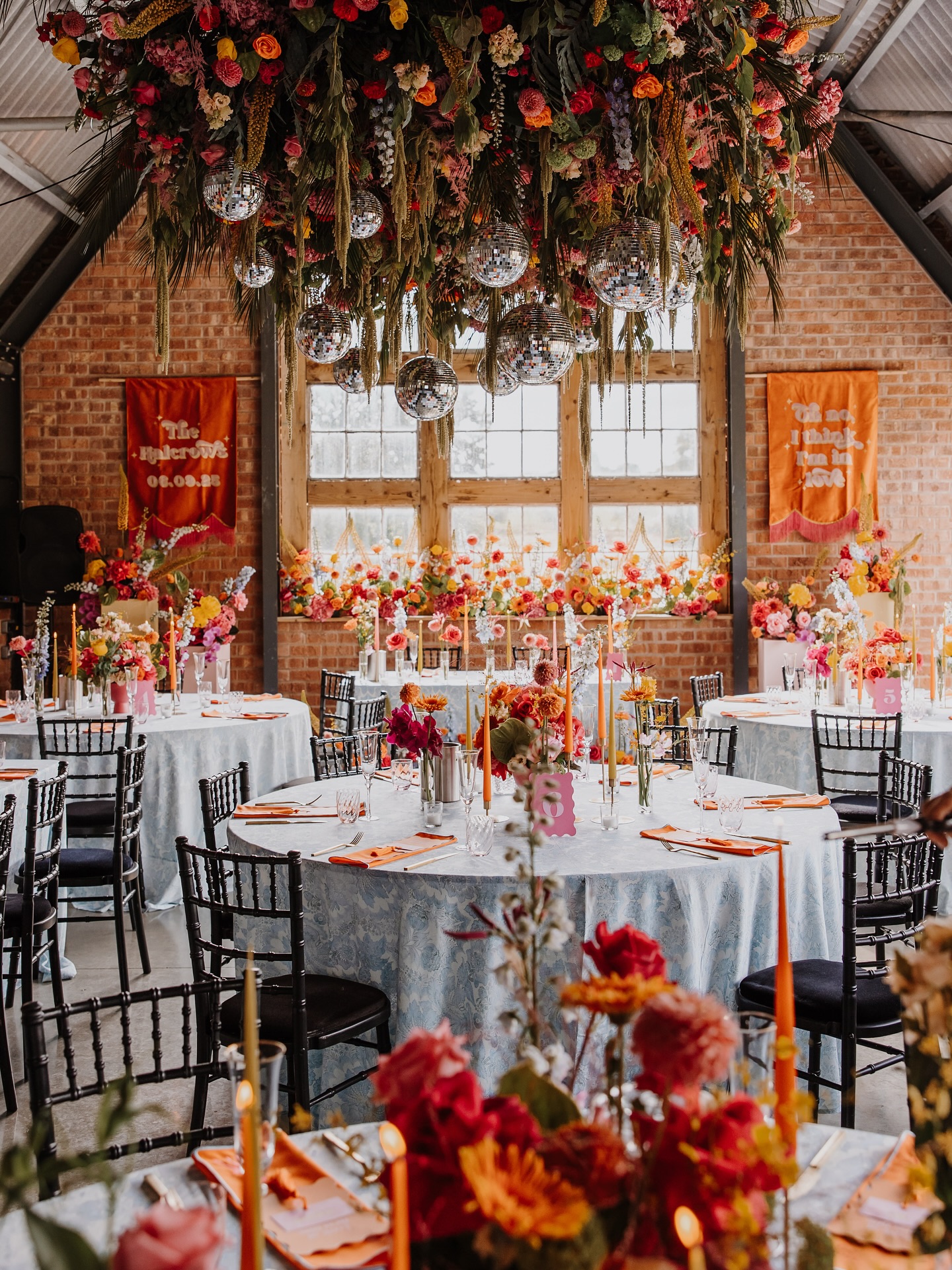 Kara + Bradley proving that more is definitely more and you literally cannot have too many flowers 🌺🧡🪩
An absolute JOY to be part of such a fun, colourful, perfectly styled wedding 👌🏼
Photographer@melissameganphotography
Venue @thegiraffeshed
Florist @theartisanfloralstudio
Stylist @byhannahbaskett
Stationery @sundownpaper
Tableware @curated.byhannahbaskett
Content creator @yourday_byme
Hair and Make up @lucybernier_hmua @makeupbydonnalou
Dress @whitelaceandbutterflies
Accessories @whitedesignsbridal
Confetti @flutterdarlings
Celebrant @mirandathecelebrant
Cake @perfectlyplumcakes
Suit @kingandallen
Live illustrator @myownillustrator
Band @lucky_sonnets
Photobooth @lucysglitterbox_ Food truck @weddingpizzaco
Fabric signs @daydreamer_creative_studio
.
.
.
#onthedaystationery #weddingstationerydesign #welcomeboard #escortcards #tableplan #seatingchart #colourfulwedding #weddingtabledecor #weddingmenu
