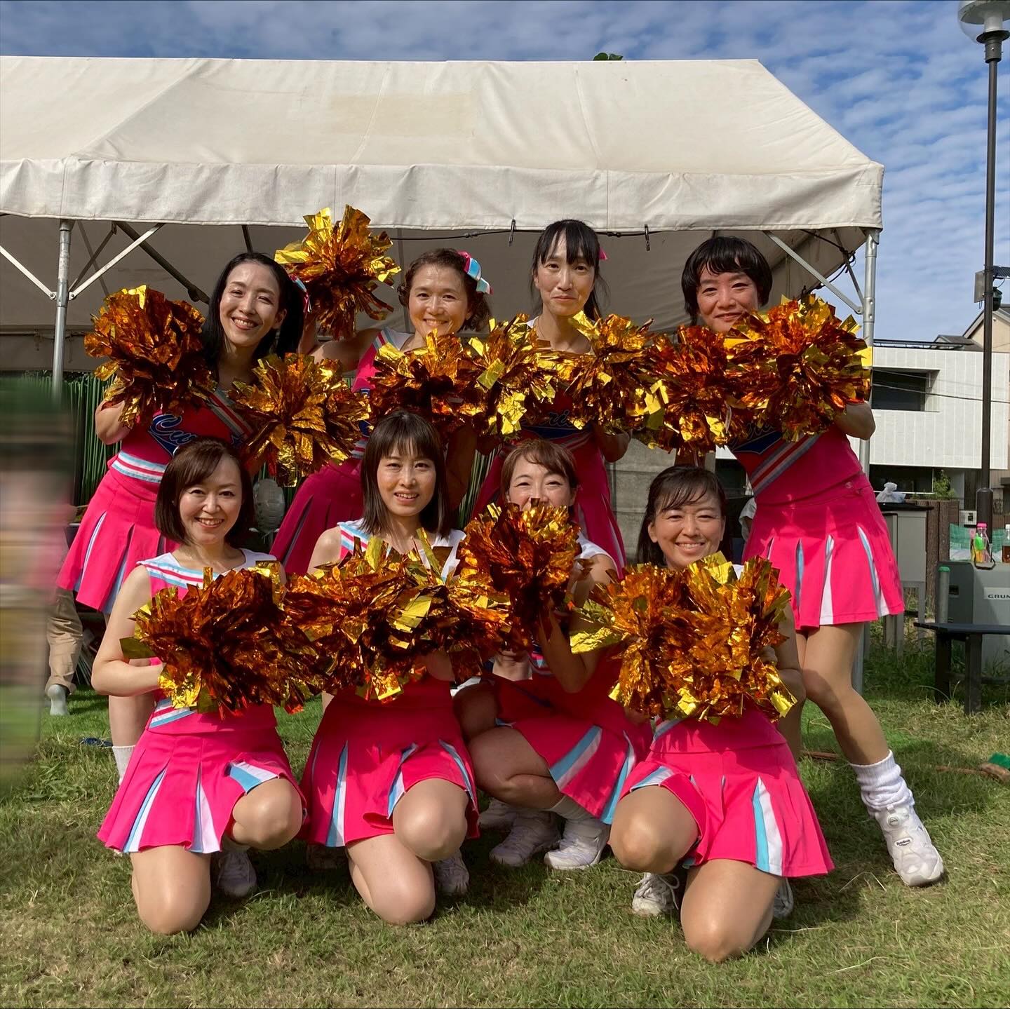 2025.9.23
いつもお世話になっている出茶屋さんの20周年をお祝いする「感謝と祝の宴」に呼んでいただき、気持ちの良い最高なお天気の中、踊らせていただきました💃
出茶屋さんとのお付き合いは長く、エコサマーなどのイベントにお声がけいただいたりなど、とてもお世話になっていて、このご縁に大変感謝しております🙇♀️
そして今回は、チンドン!あづまやさん(@chindonadumaya)の足立さんと、お祭りマンボをコラボしました!大盛り上がり!ありがとうございました!!
武蔵小金井の素晴らしい風景、青空の下、あたたかいお客さまに囲まれて、ハプニングがありながらも、楽しく踊れたこと、キュリアスメンバー一同、幸せな気持ちでいっぱいです💕
あらためて、出茶屋さん20周年おめでとうございます🎊✨👏今後ともどうぞよろしくお願いいたします!