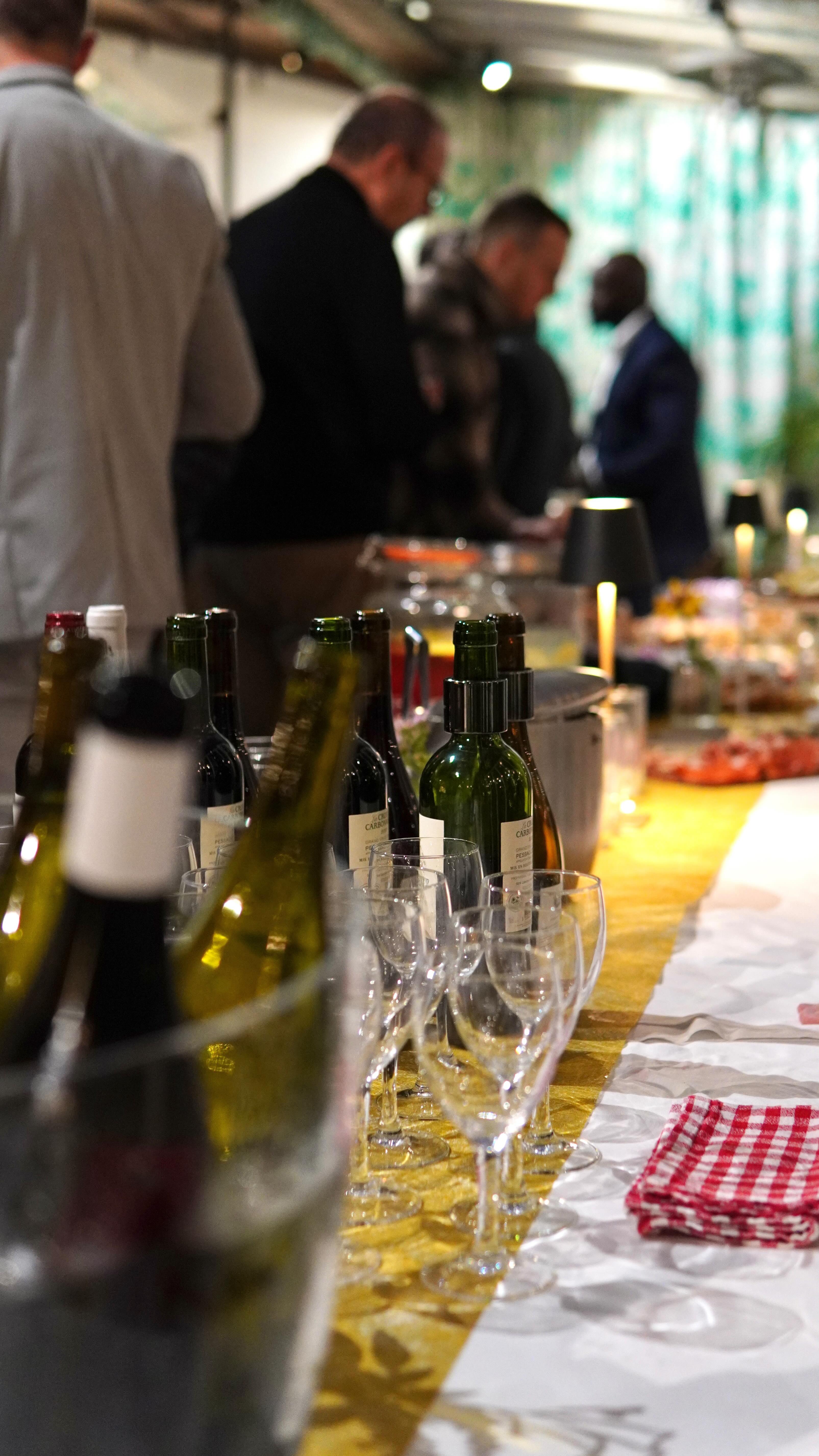 Hier soir nous avons eu le plaisir de recevoir le séminaire annuel de l’entreprise @gaius.patrimoine 🗝️
Comme eux, privatisez La Capucine pour vos moments de partage. 🌺
Plus d’infos et devis via contact@lacapucinegiverny.fr 📬
Avec notre caviste préféré @rougequitache 🍷
Et nos voisins préférés @lamusardieregiverny 🍴
#giverny #normandie #givernyfrance #normandietourisme #givernymonet #eure #normandiemylove #givernygarden #givernygardens #lacapucinegiverny #reception #receptionprivee #privatisation