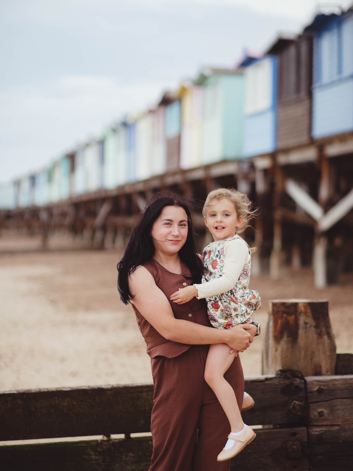 The sunshine today feels like the perfect excuse to share some of this fun fuelled beach family shoot from a few weeks ago now.
Don’t get me wrong, I love autumn, but I’m holding onto summer just that little bit longer for now… ☀️
Are you team summer or team autumn? 🍂