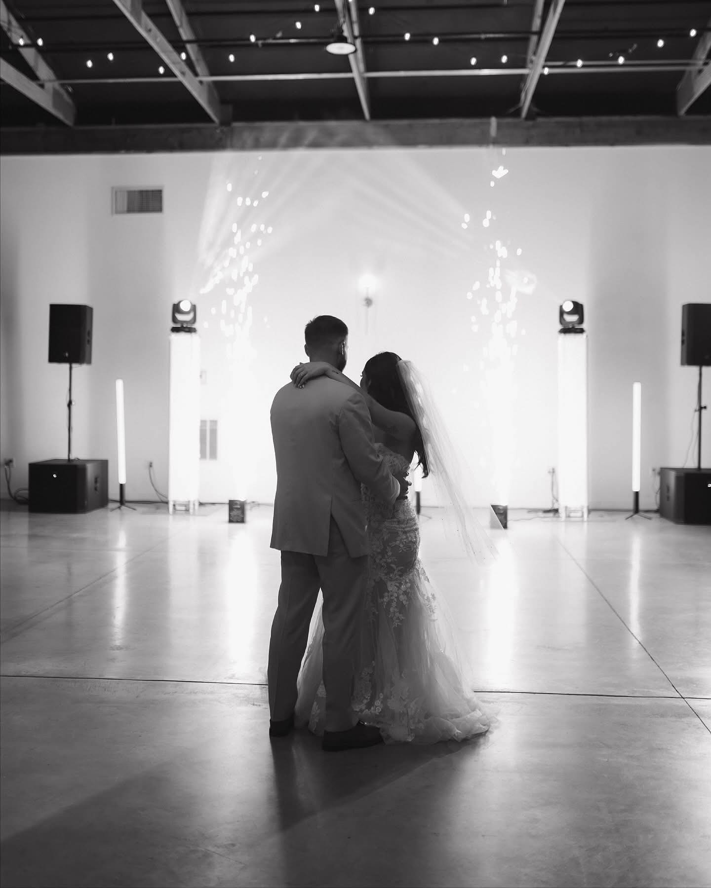 No caption needed. #owensborodj #owensboroweddng #bluelinedj