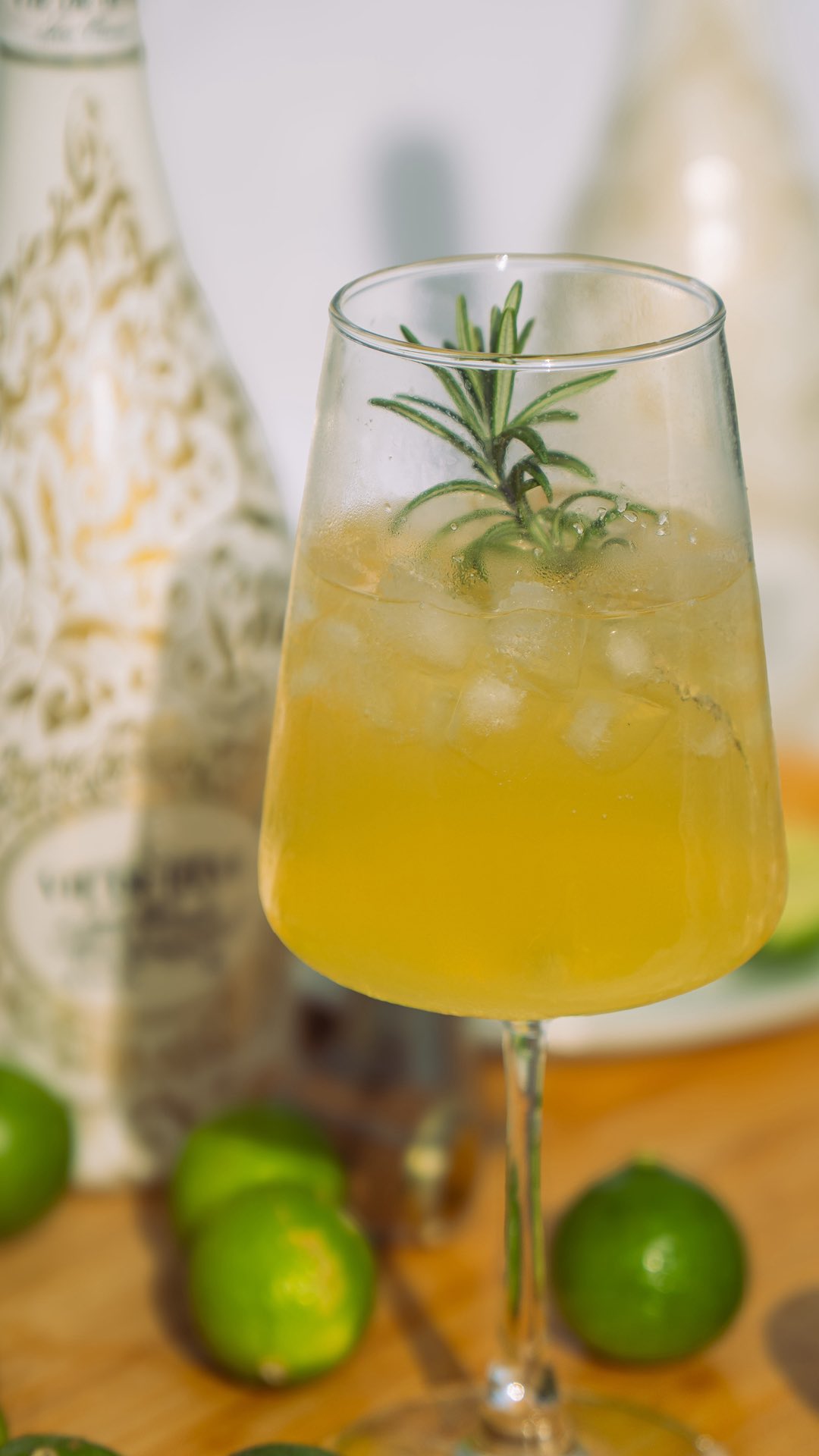 ✨ Shake, pour, sparkle. ✨
Because every cocktail deserves a touch of Vie de Rêve. 🍸🥂
#VieDeRêve #CocktailTime #DreamSip