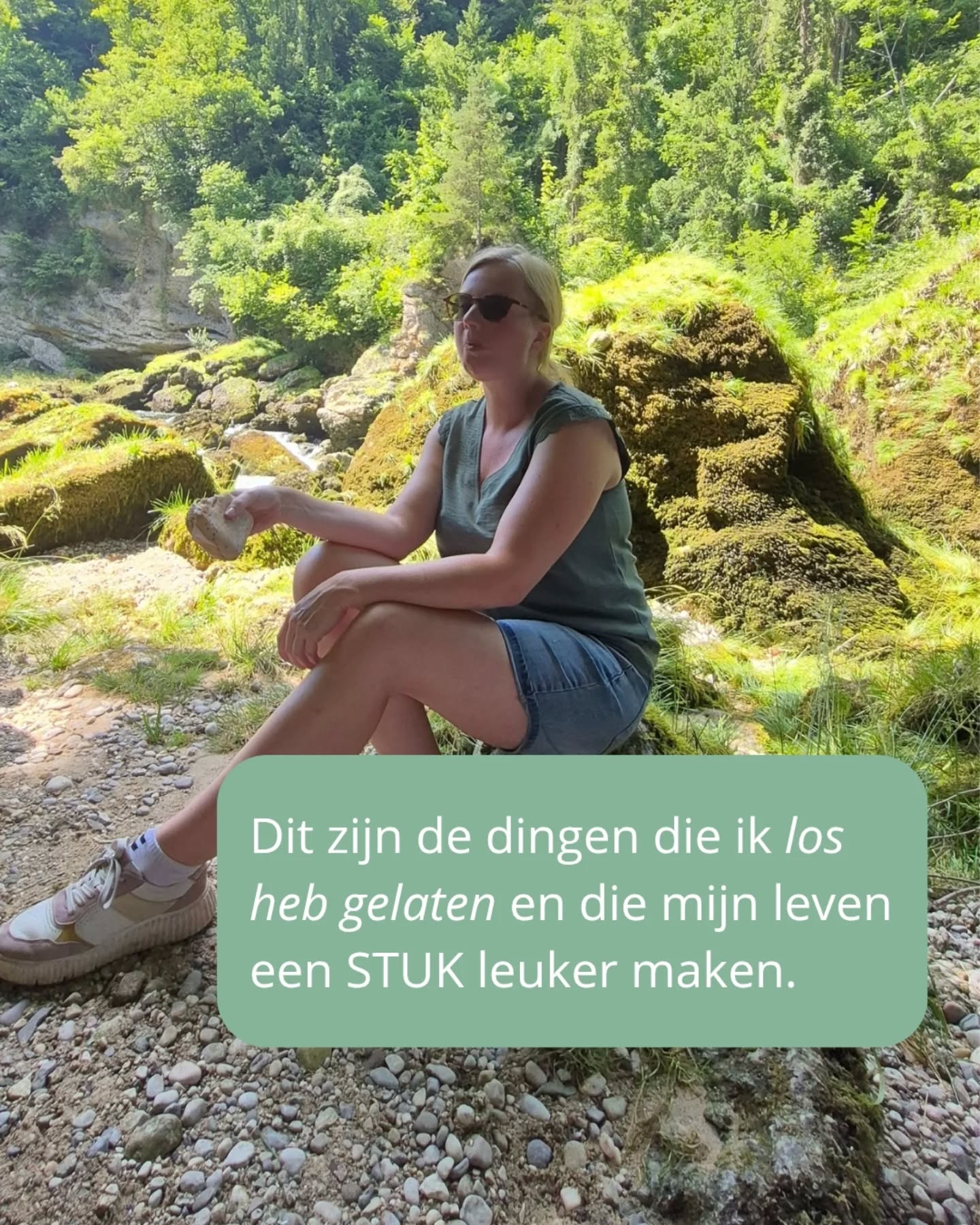 Soms zitten we zo vast in dat wat we denken dat belangrijk is, dat we geen ruimte voelen om het anders te doen.
🫸🏼Het zet je vast🫷🏻
Eigenlijk letterlijk: je zet je energie vast. Er is geen beweging meer.
Om ruimte te maken heb je los te laten. Om beweging te hebben, heb je te los te laten.
Is niet makkelijk, wel ontzettend nodig.
Het mooie is, je hoeft het niet alleen te doen.
Heel oktober staat de online Reiki community in het teken van energetisch loslaten. Beweging brengen in dat wat (onbewust) vast zit zodat jij ruimte maakt voor
Dat wat er écht toe doet.
Dat wat je leuk vindt.
Dat waar jij gelukkig en blij van wordt.
Is dit iets voor jou? Reageer dan op deze post met "RUIMTE" en ik neem je er in mee 😍