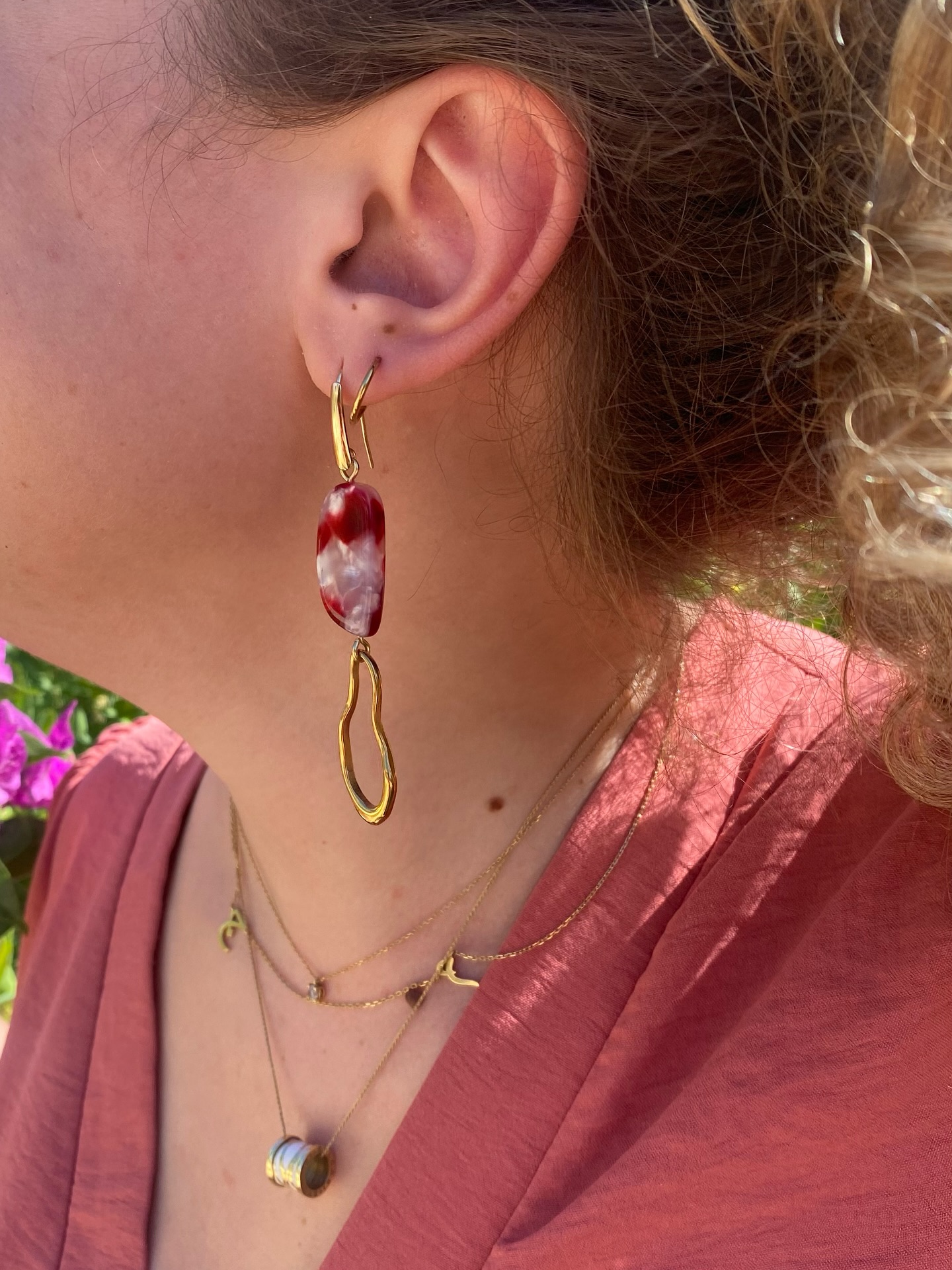 Alors ??? Laquelle tu préfères ? ❤️
Nouveau modèle de boucles pour cette collection ! Je l’ai appelé Dali car il me rappelle ce fameux tableau … tu vois de quoi je parle ? 😜
Tout les bijoux sont fabriqués à la main et assemble en acier inoxydable ! Les pièces de couleurs sont des chutes de fabrication de lunettes !